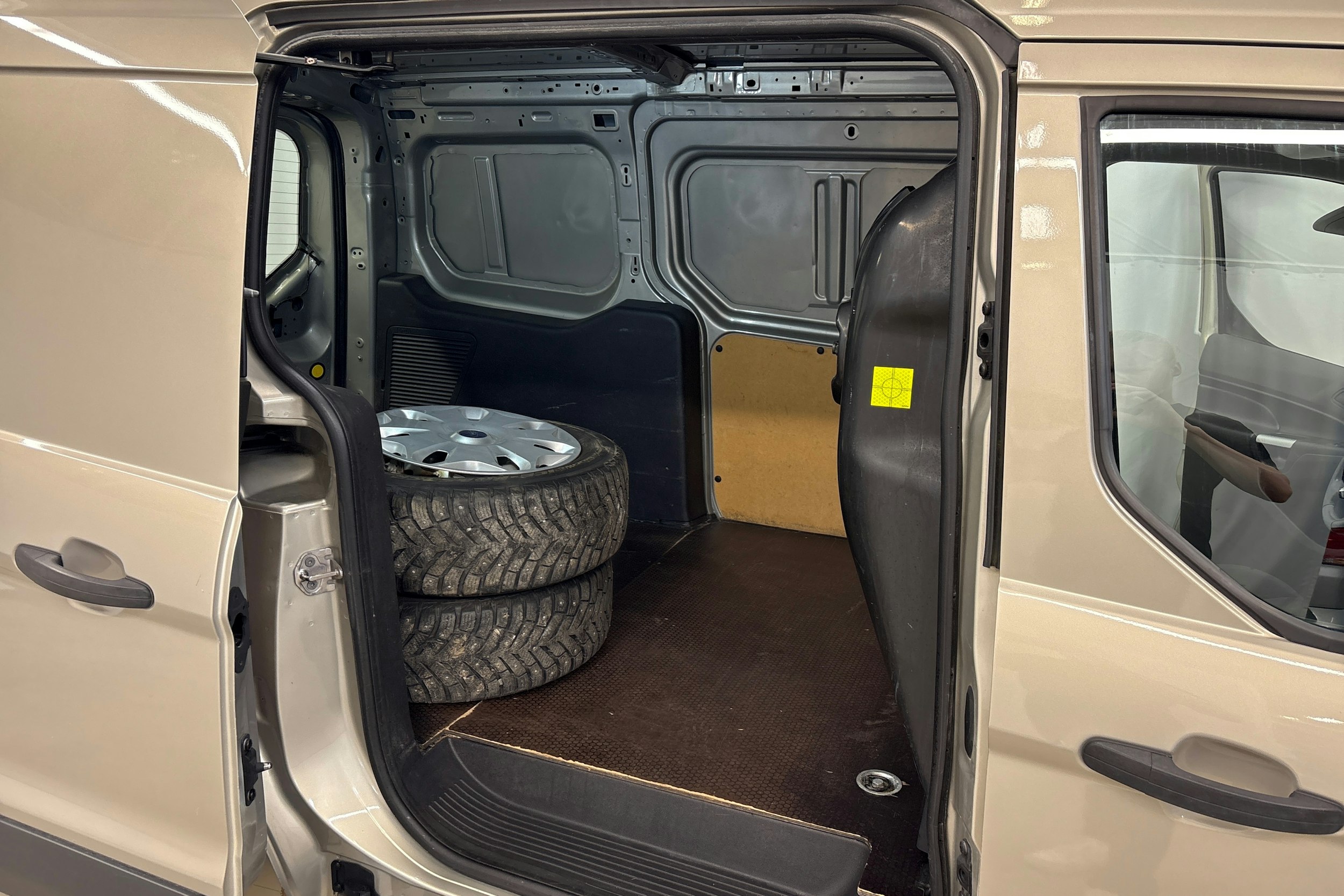 harmaa Ford Transit Connect 2014 kuva 14.