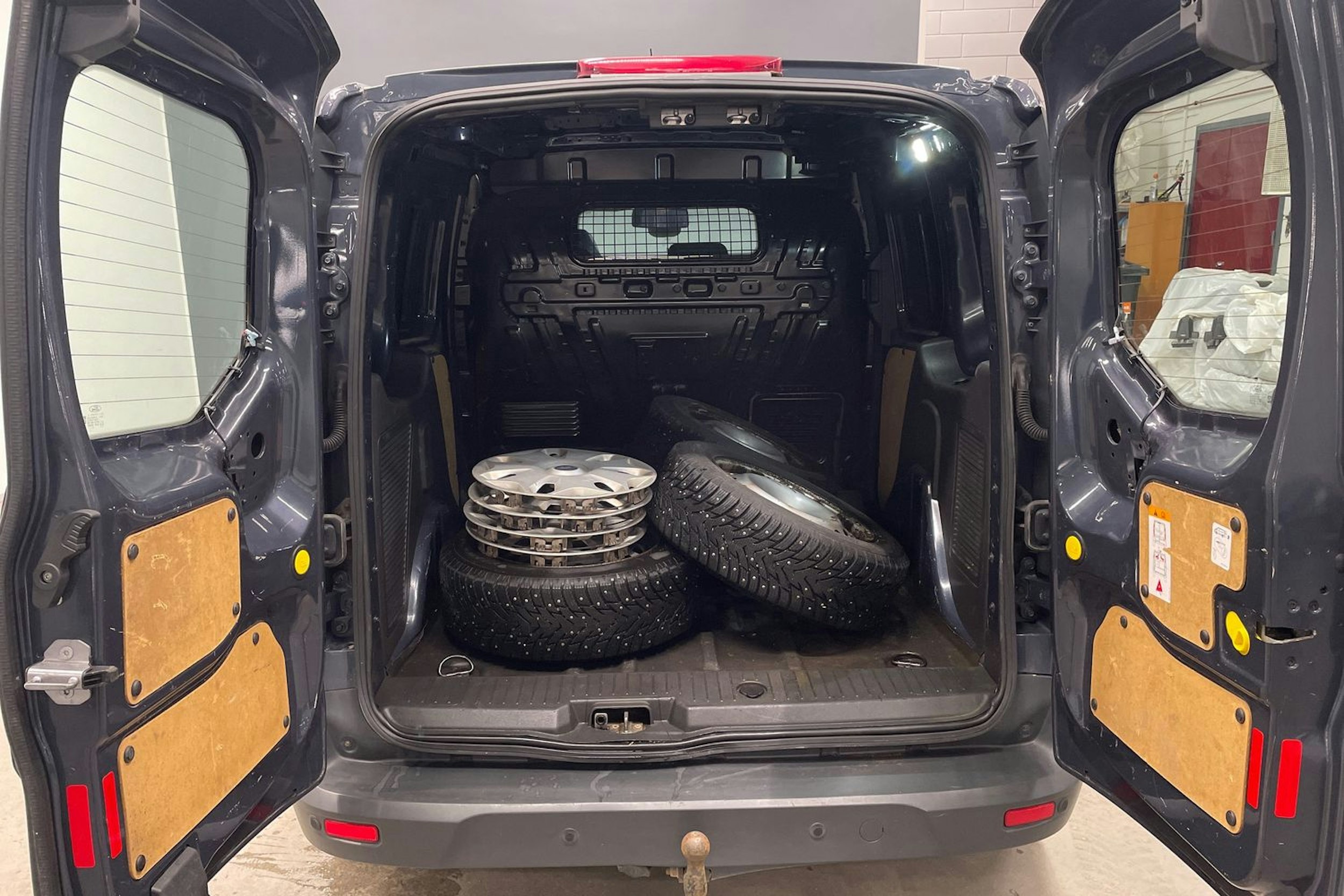 harmaa Ford Transit Connect 2014 kuva 22.