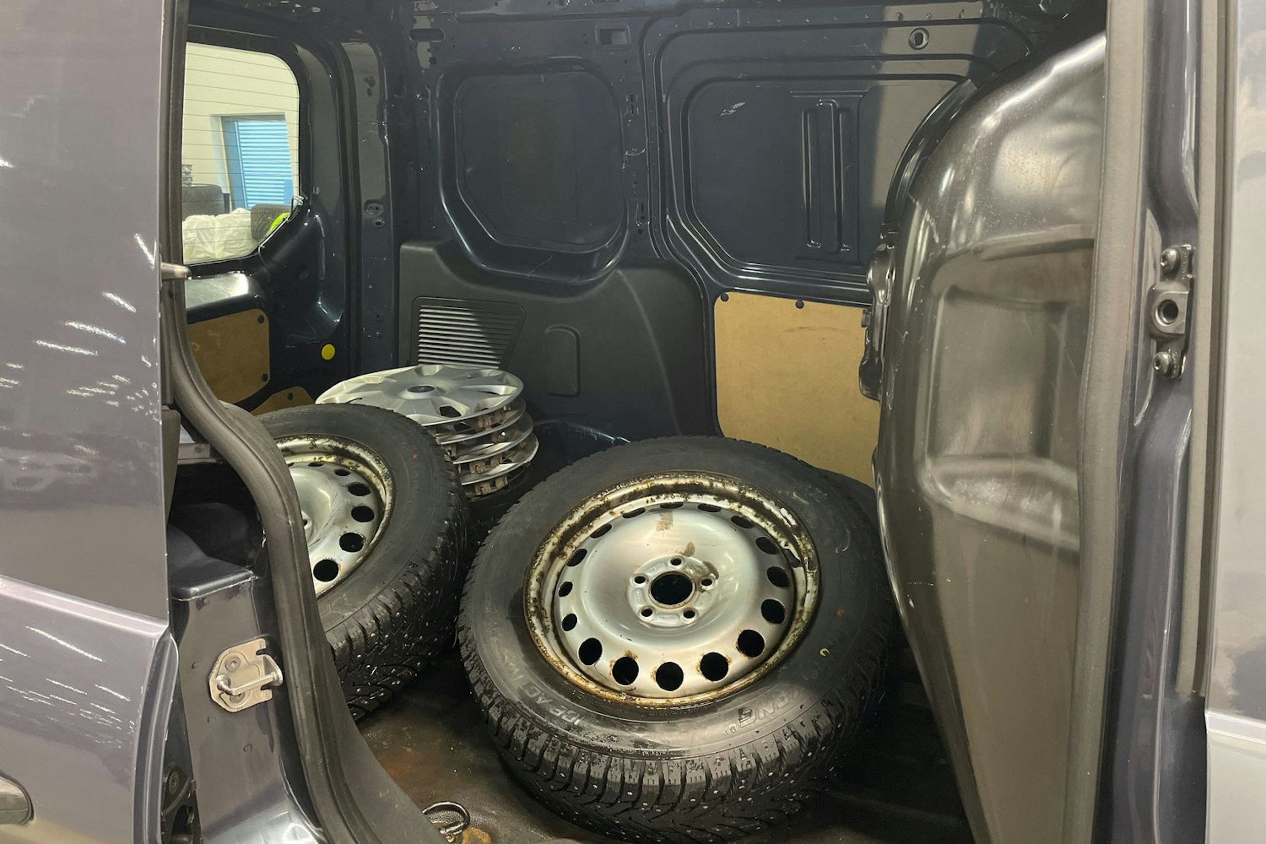 harmaa Ford Transit Connect 2014 kuva 23.