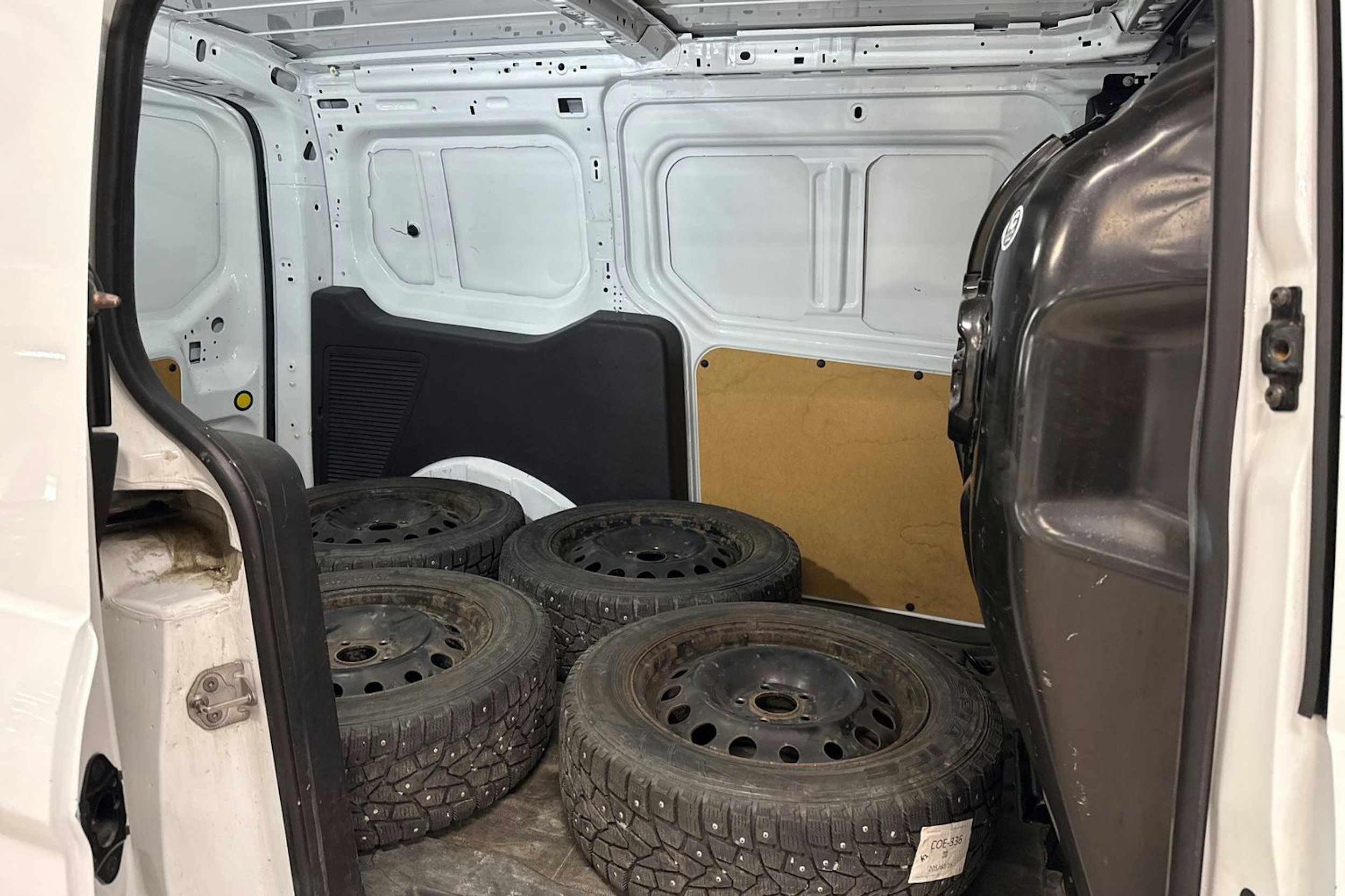 valkoinen Ford Transit Connect 2015 kuva 12.