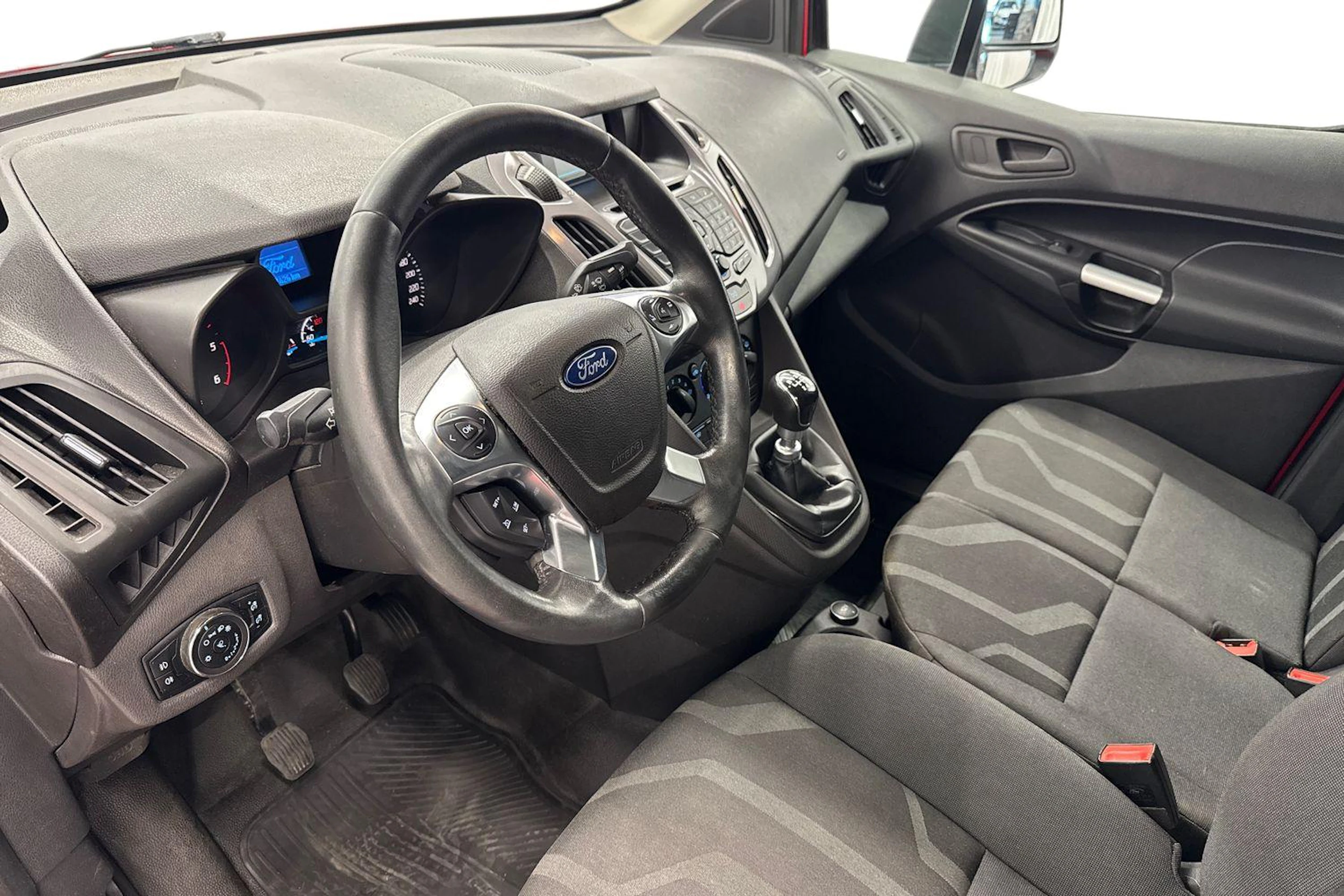 punainen Ford Transit Connect 2015 kuva 6.