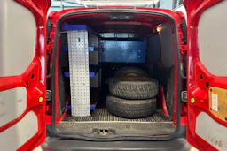 punainen Ford Transit Connect 2015 kuva 10.