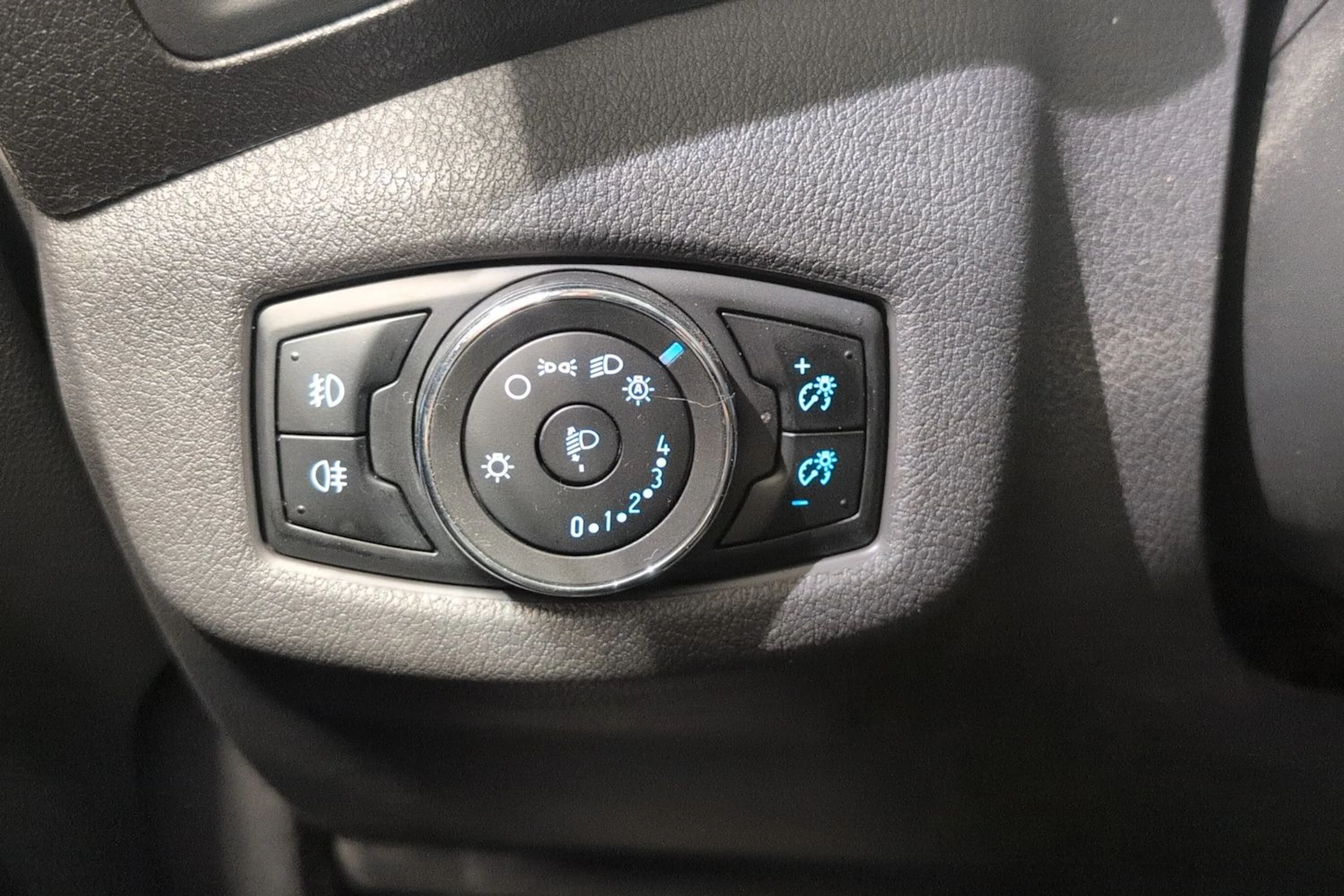 Sininen Ford Transit Connect 2015 kuva 19.