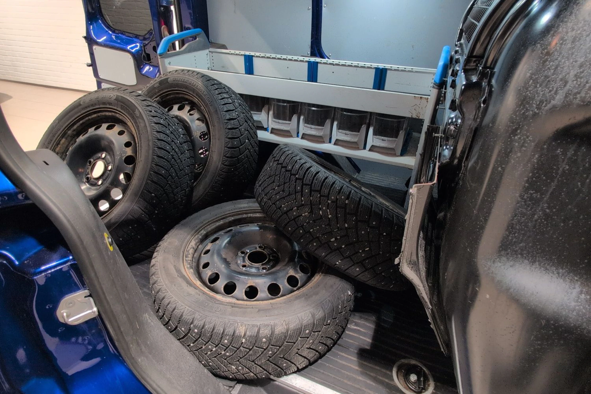 Sininen Ford Transit Connect 2015 kuva 21.