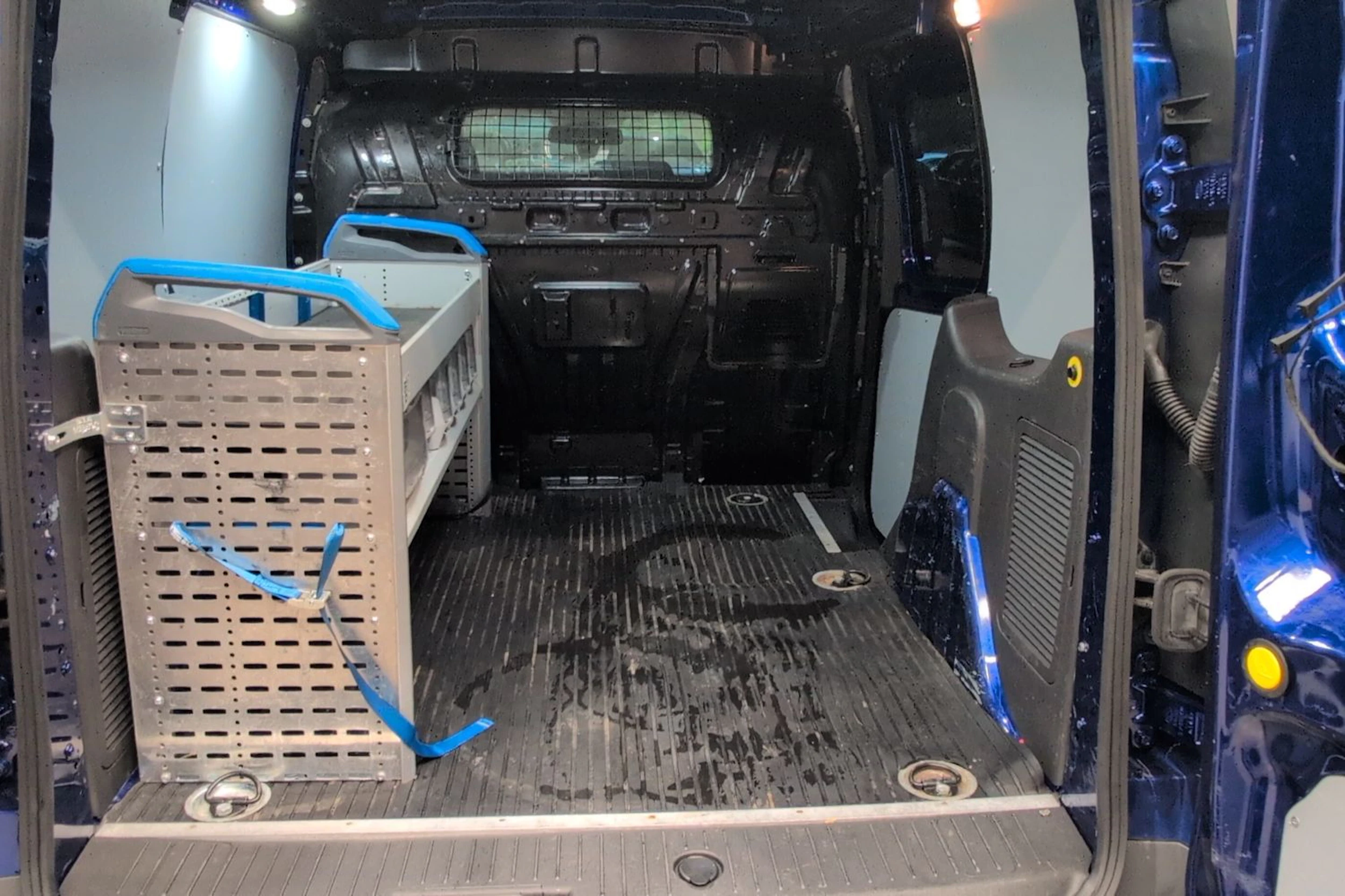 Sininen Ford Transit Connect 2015 kuva 22.