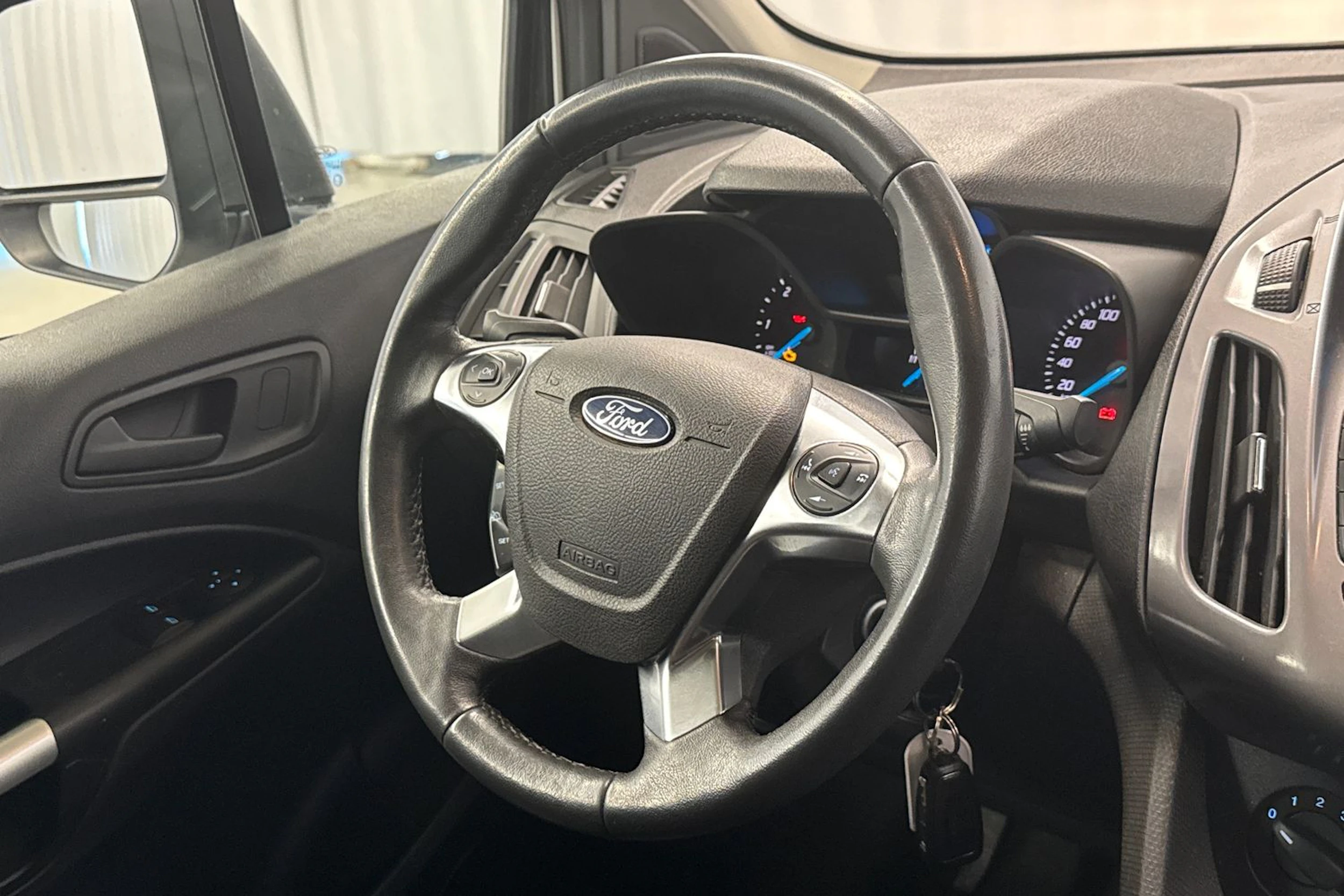 harmaa Ford Transit Connect 2016 kuva 13.