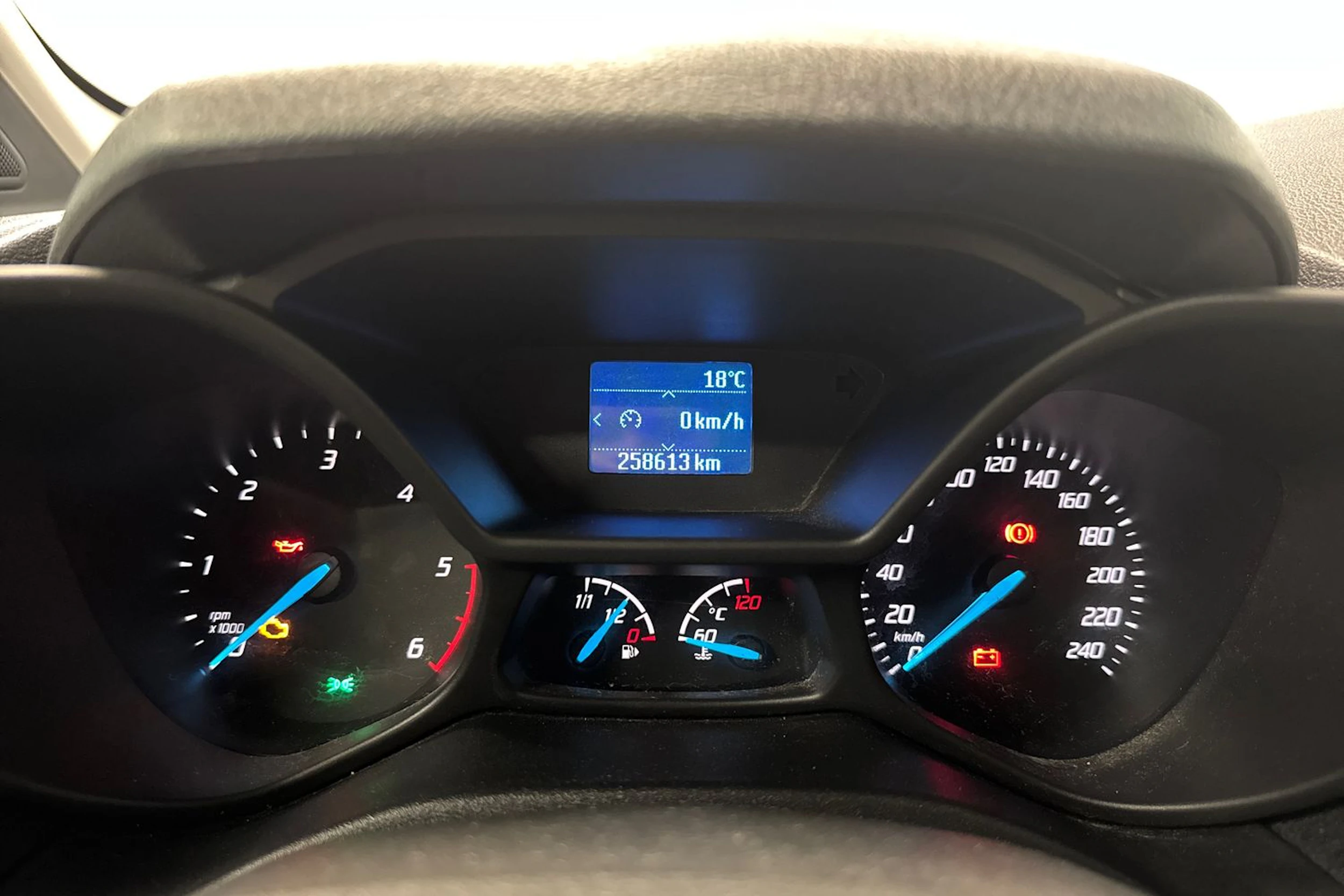 harmaa Ford Transit Connect 2016 kuva 17.
