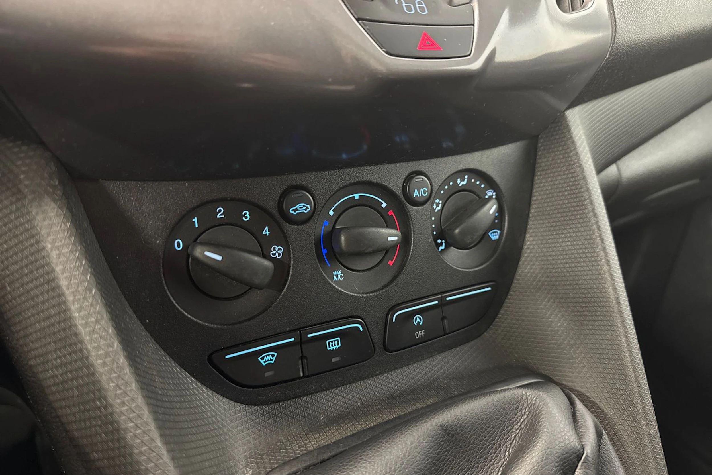 harmaa Ford Transit Connect 2016 kuva 18.