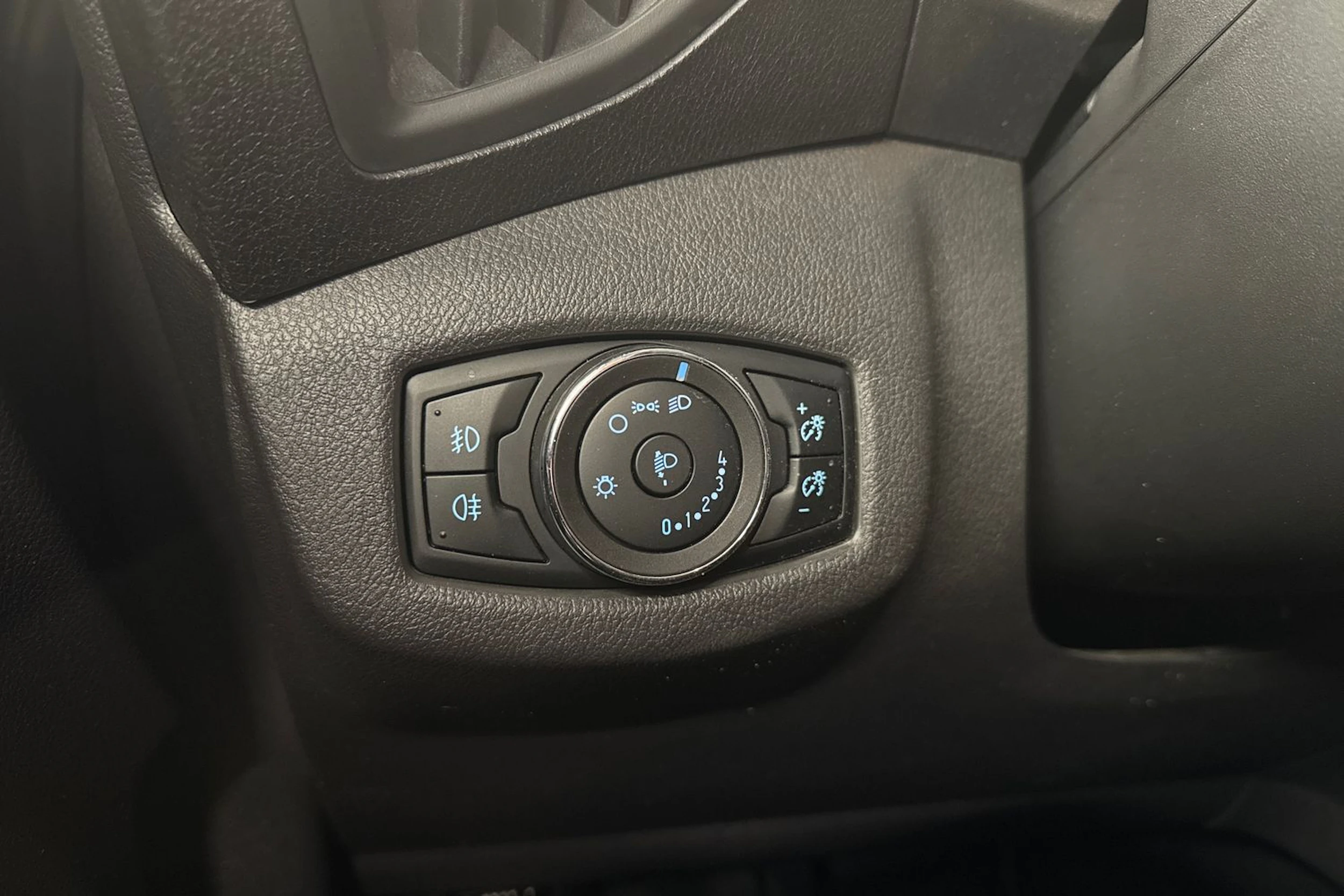 harmaa Ford Transit Connect 2016 kuva 20.