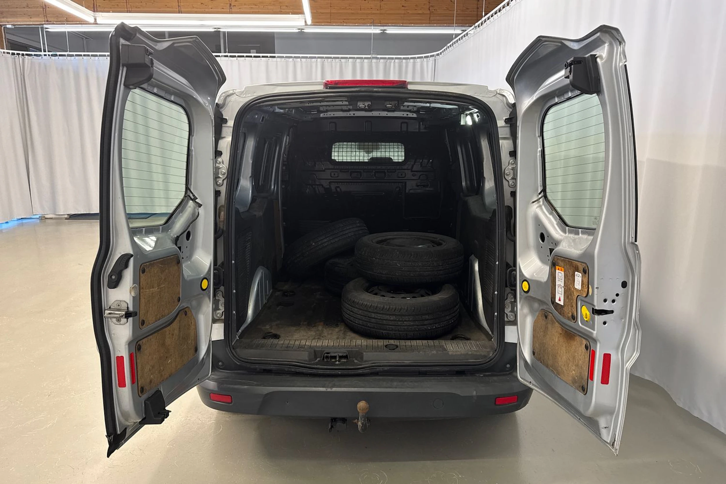 harmaa Ford Transit Connect 2016 kuva 24.