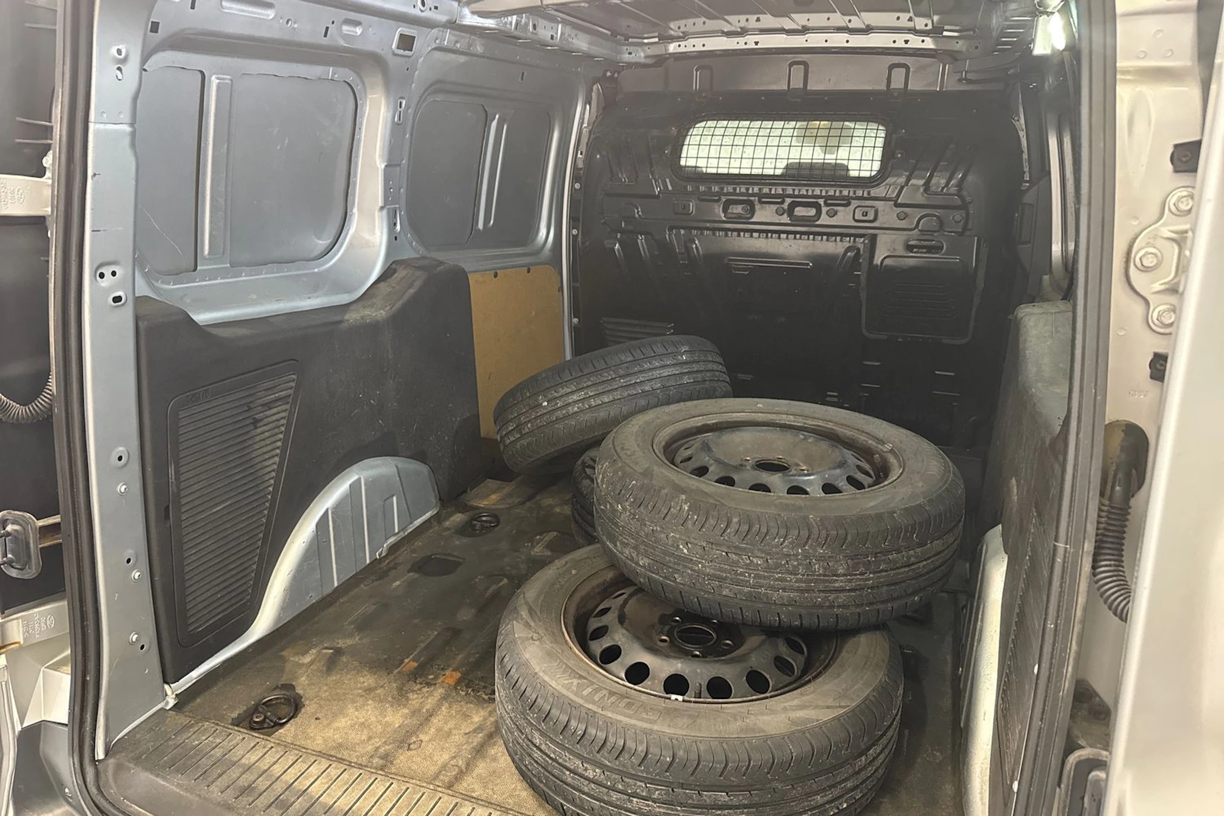 harmaa Ford Transit Connect 2016 kuva 25.