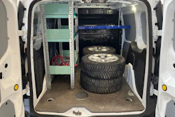 valkoinen Ford Transit Connect 2016 kuva 13.