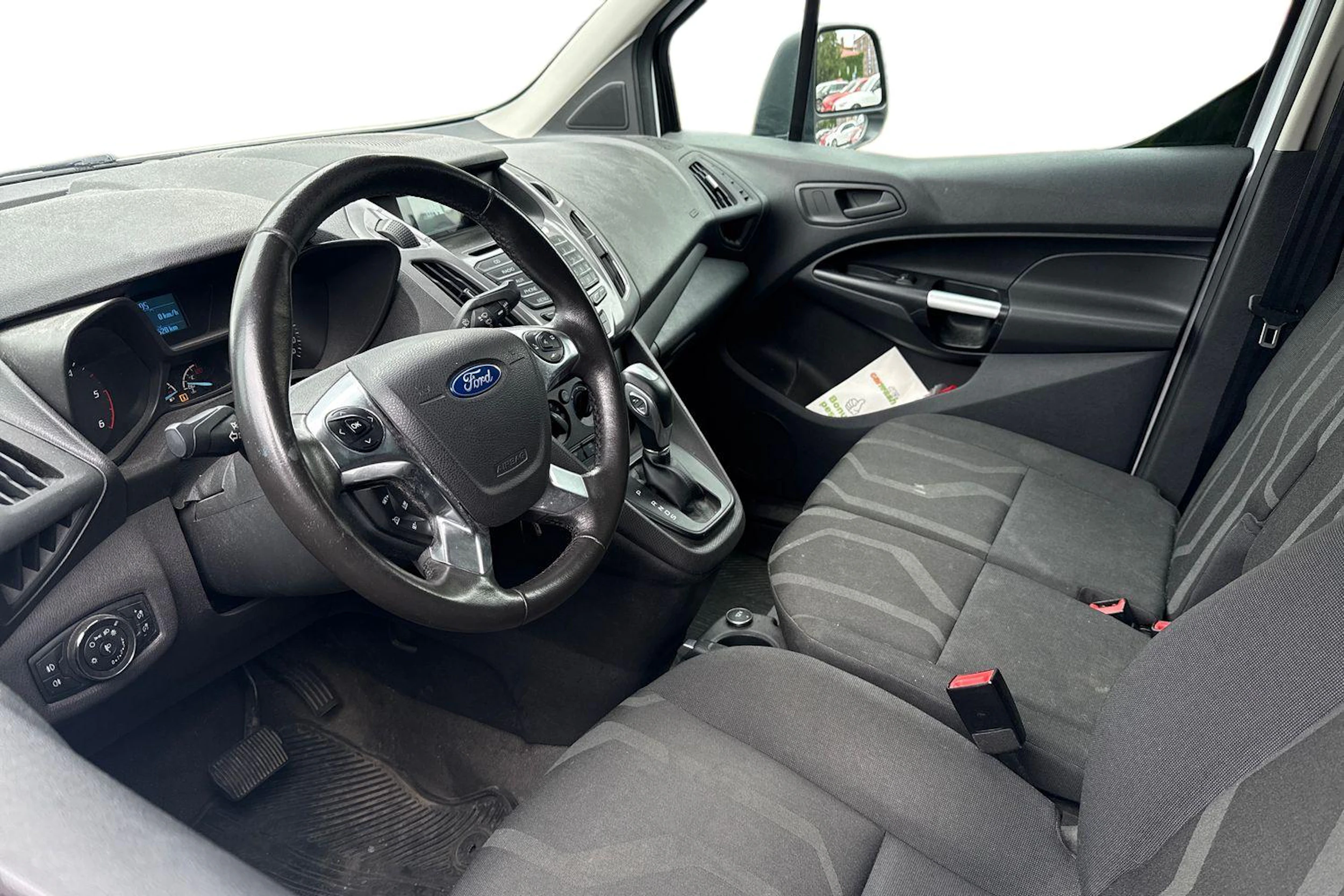 valkoinen Ford Transit Connect 2016 kuva 8.