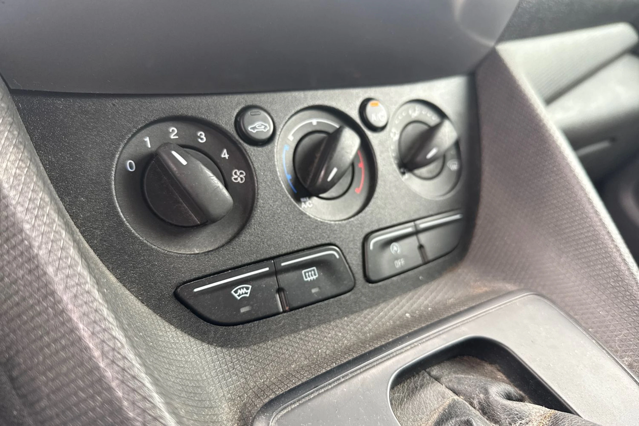 valkoinen Ford Transit Connect 2016 kuva 25.