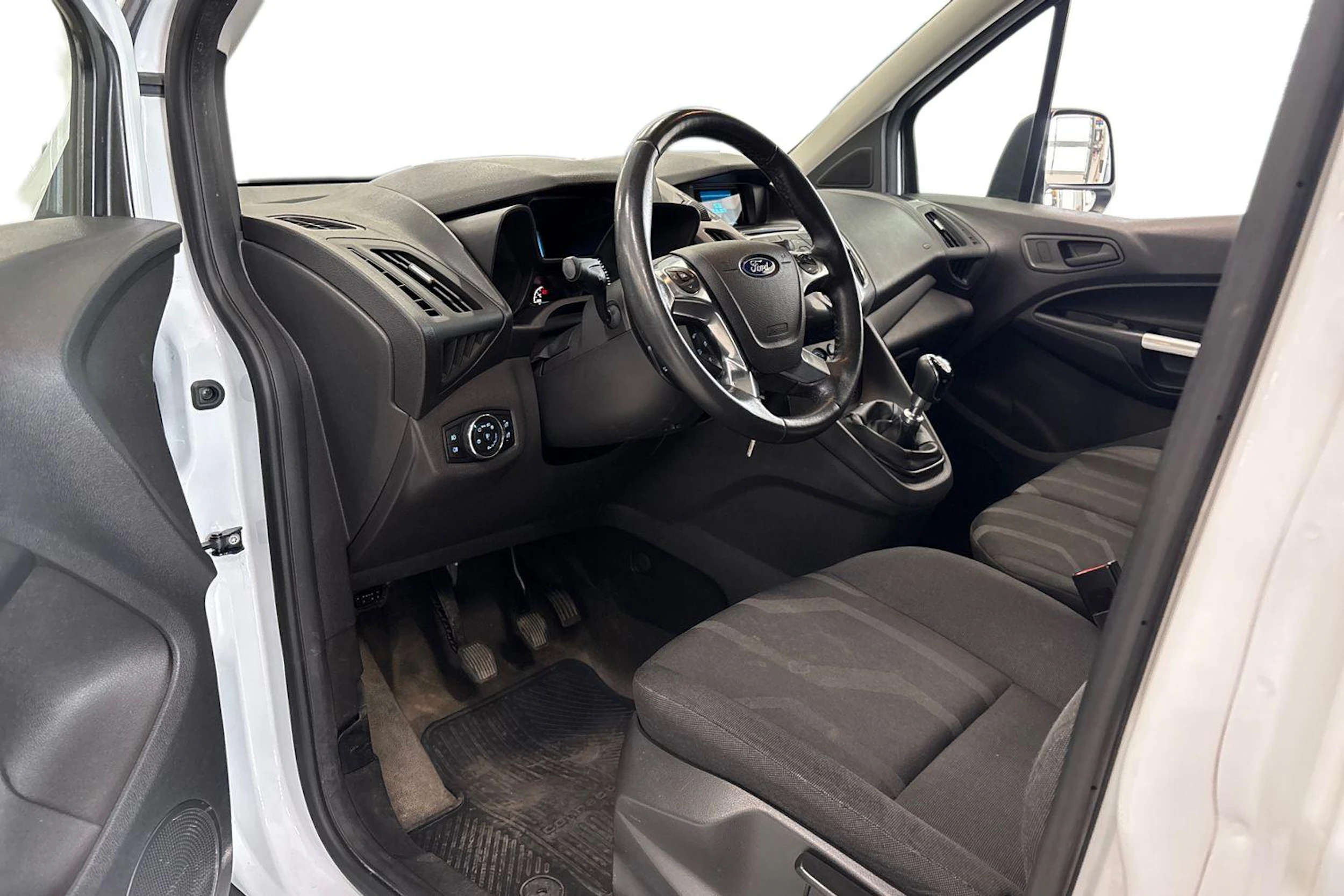 Valkoinen Ford Transit Connect 2016 kuva 3.