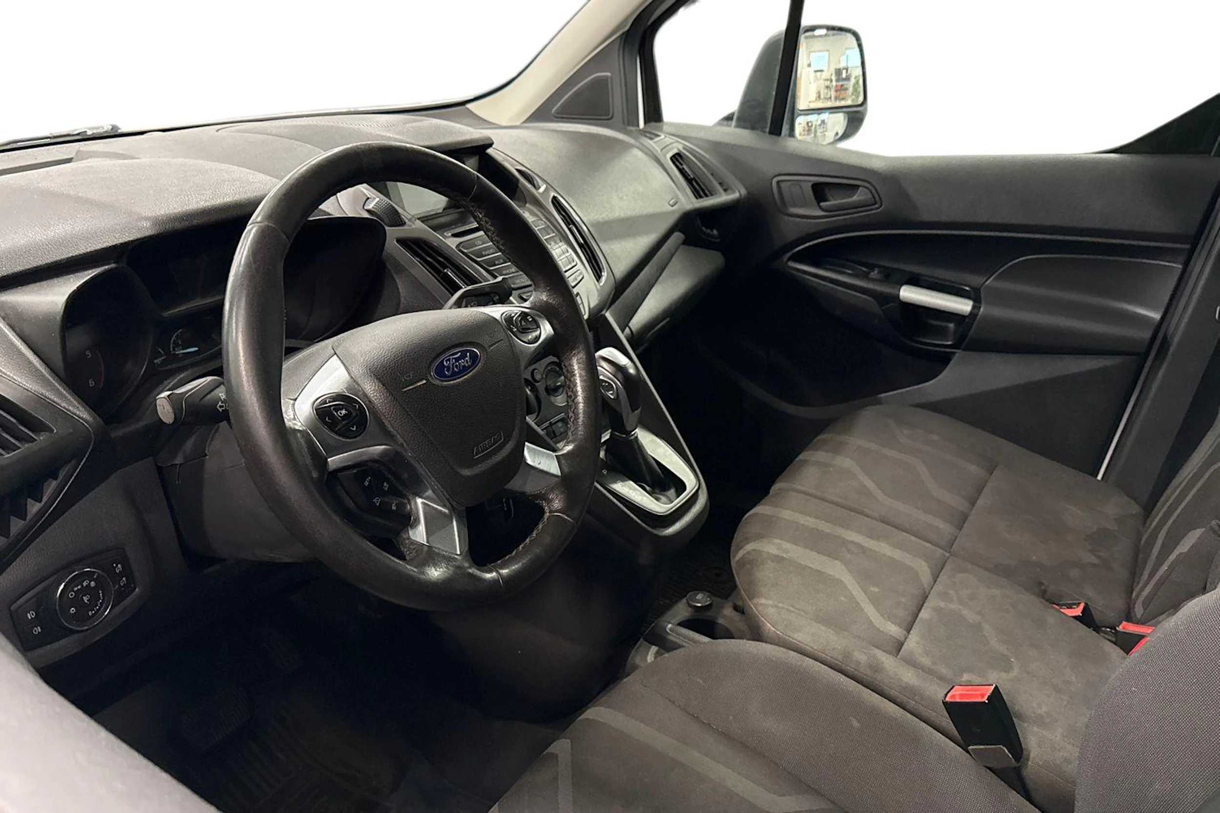 valkoinen Ford Transit Connect 2016 kuva 3.