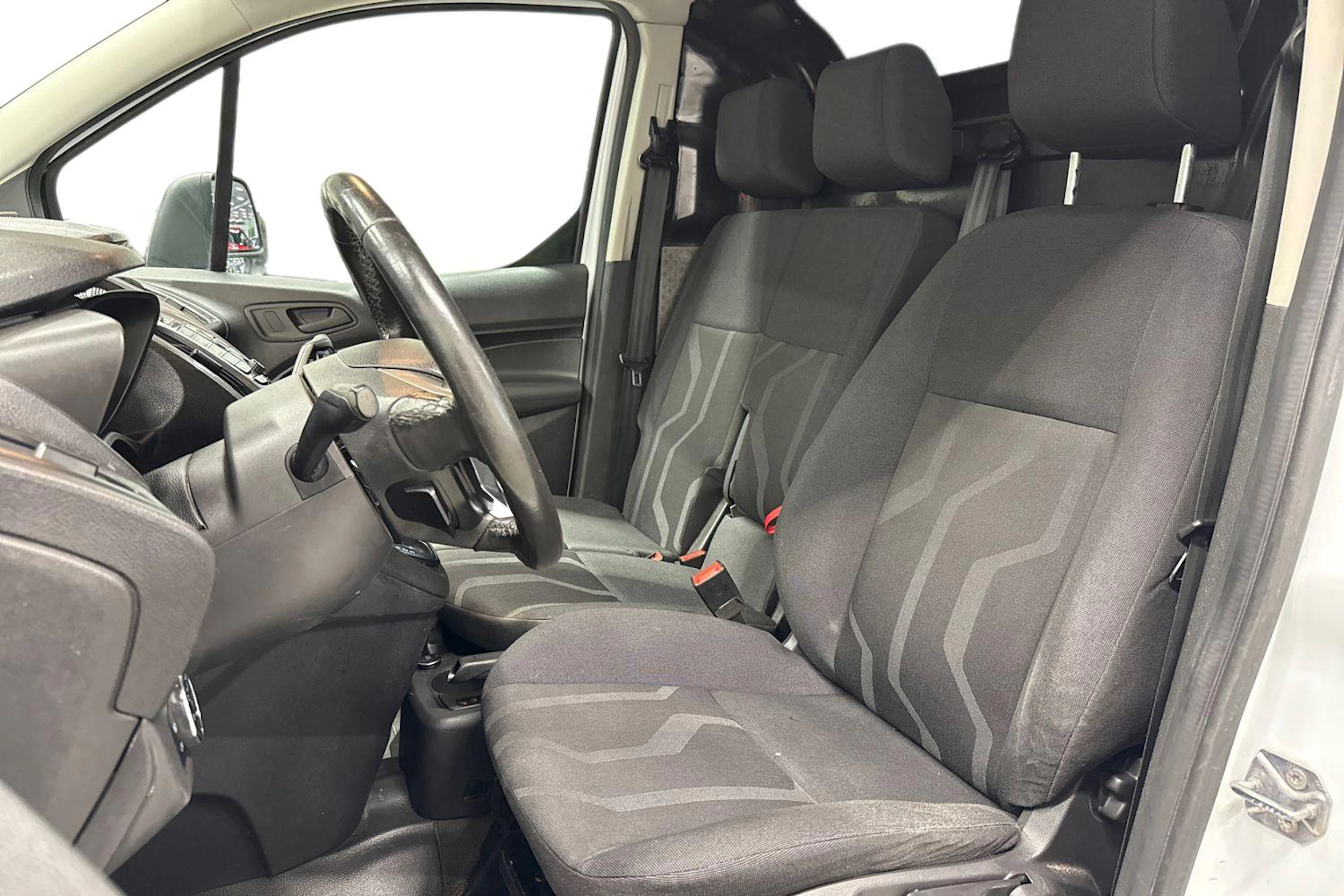 valkoinen Ford Transit Connect 2016 kuva 8.