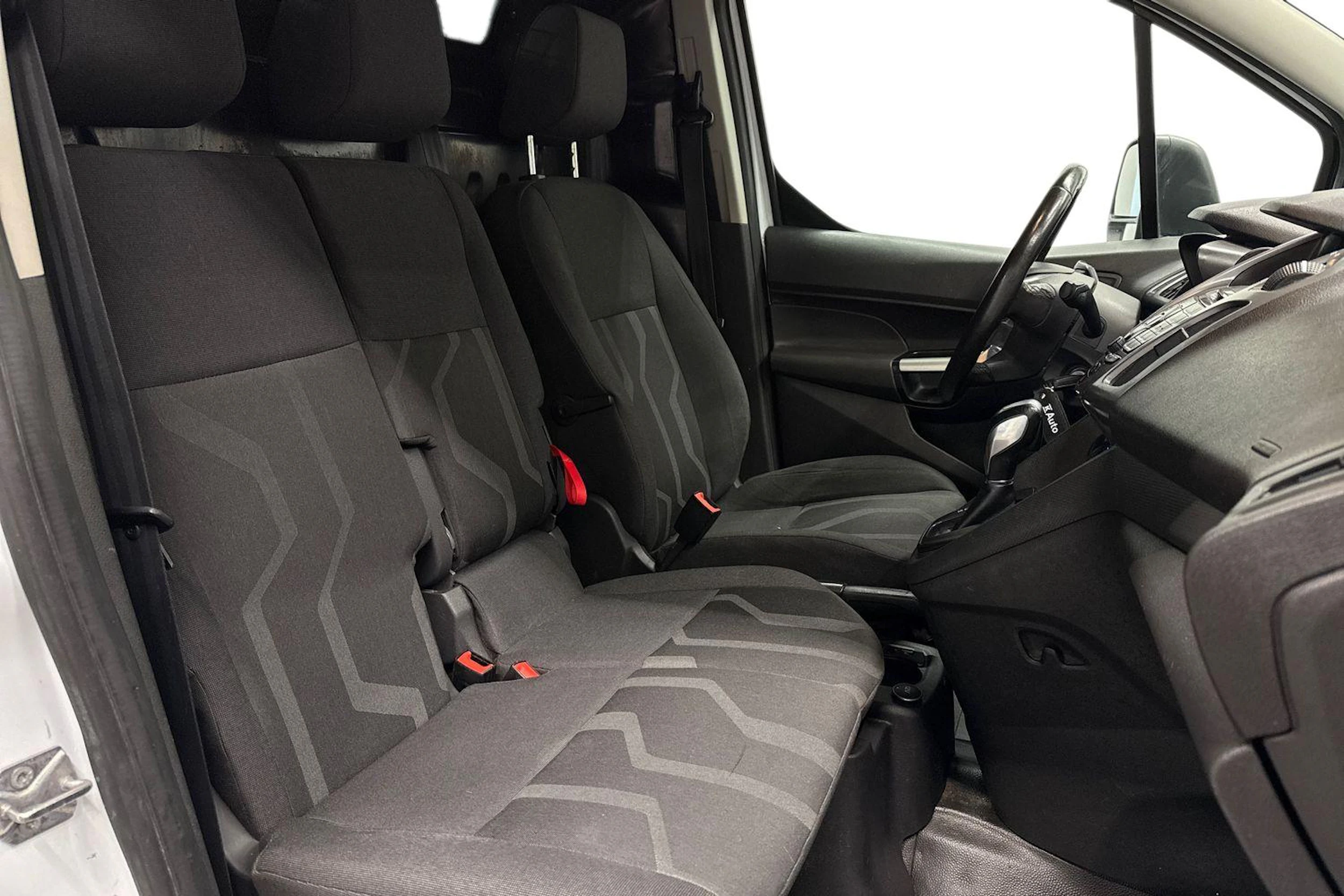 valkoinen Ford Transit Connect 2016 kuva 11.