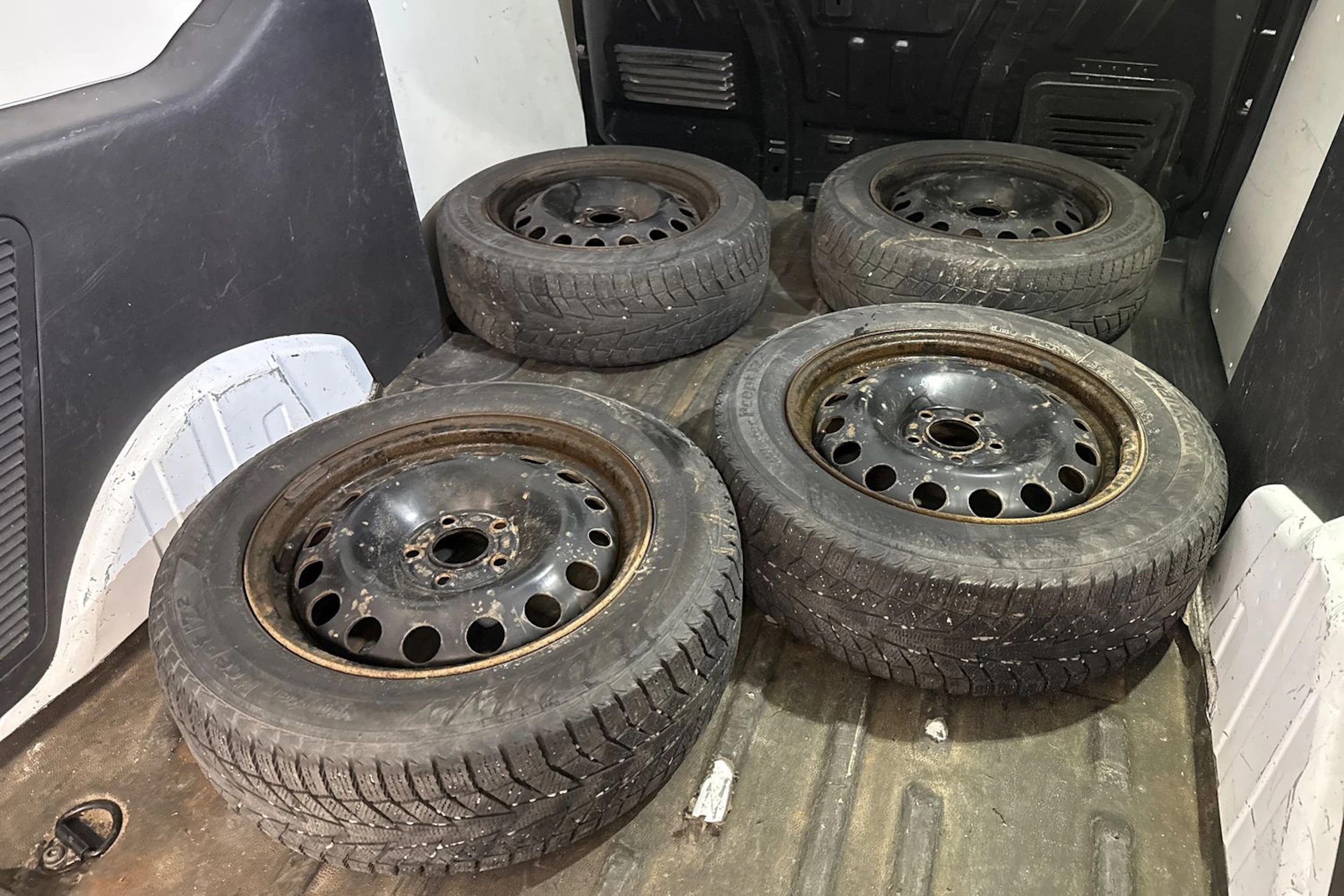 valkoinen Ford Transit Connect 2016 kuva 16.