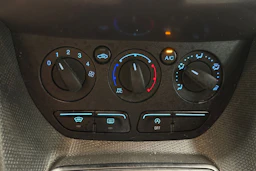 valkoinen Ford Transit Connect 2016 kuva 27.
