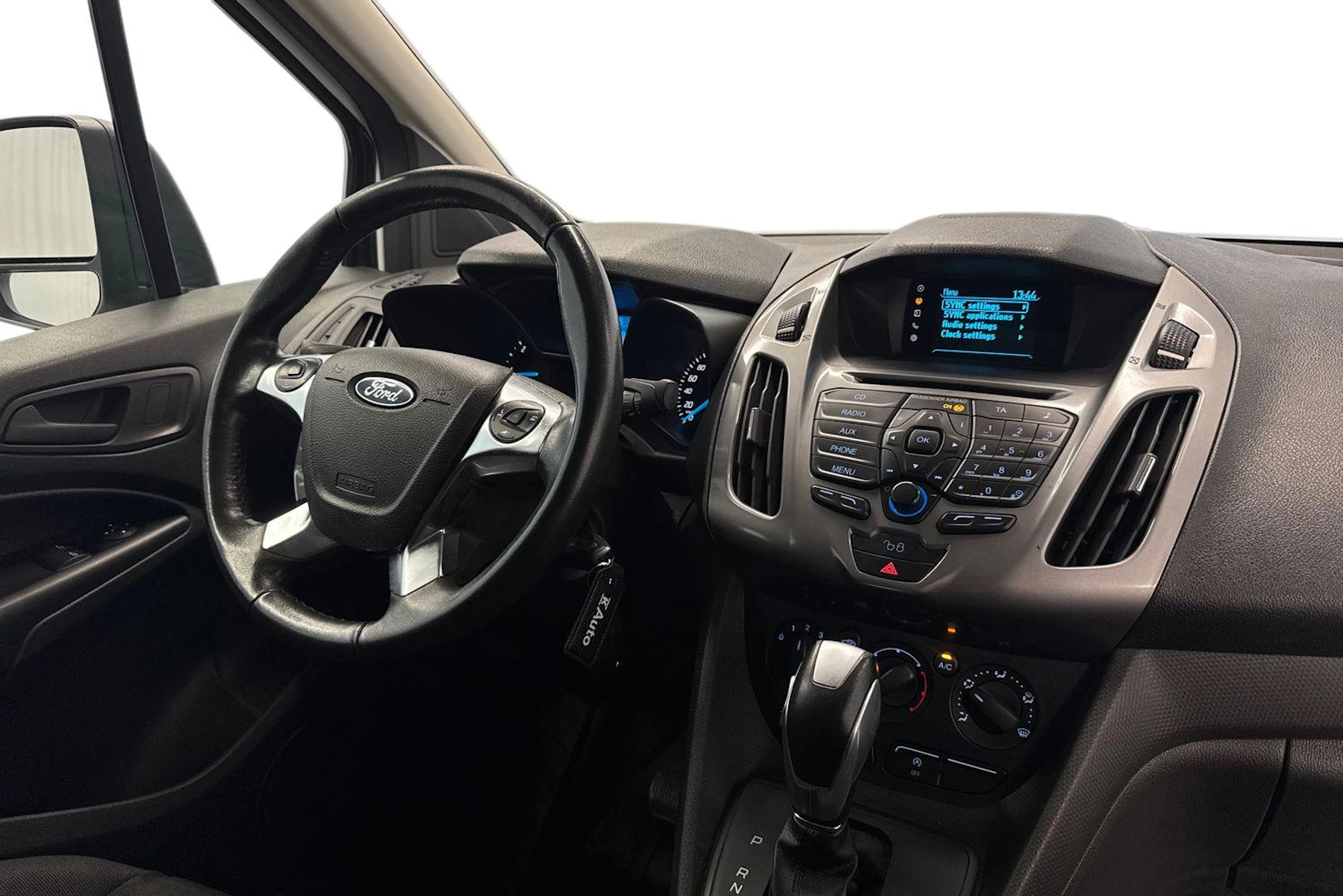 valkoinen Ford Transit Connect 2017 kuva 11.
