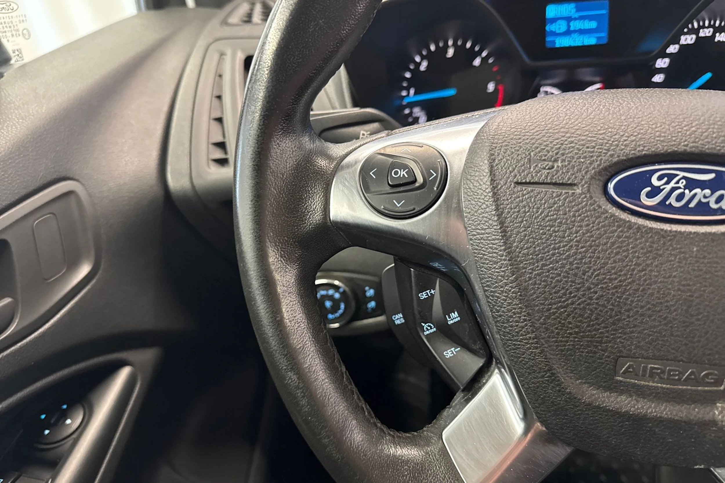 valkoinen Ford Transit Connect 2017 kuva 16.