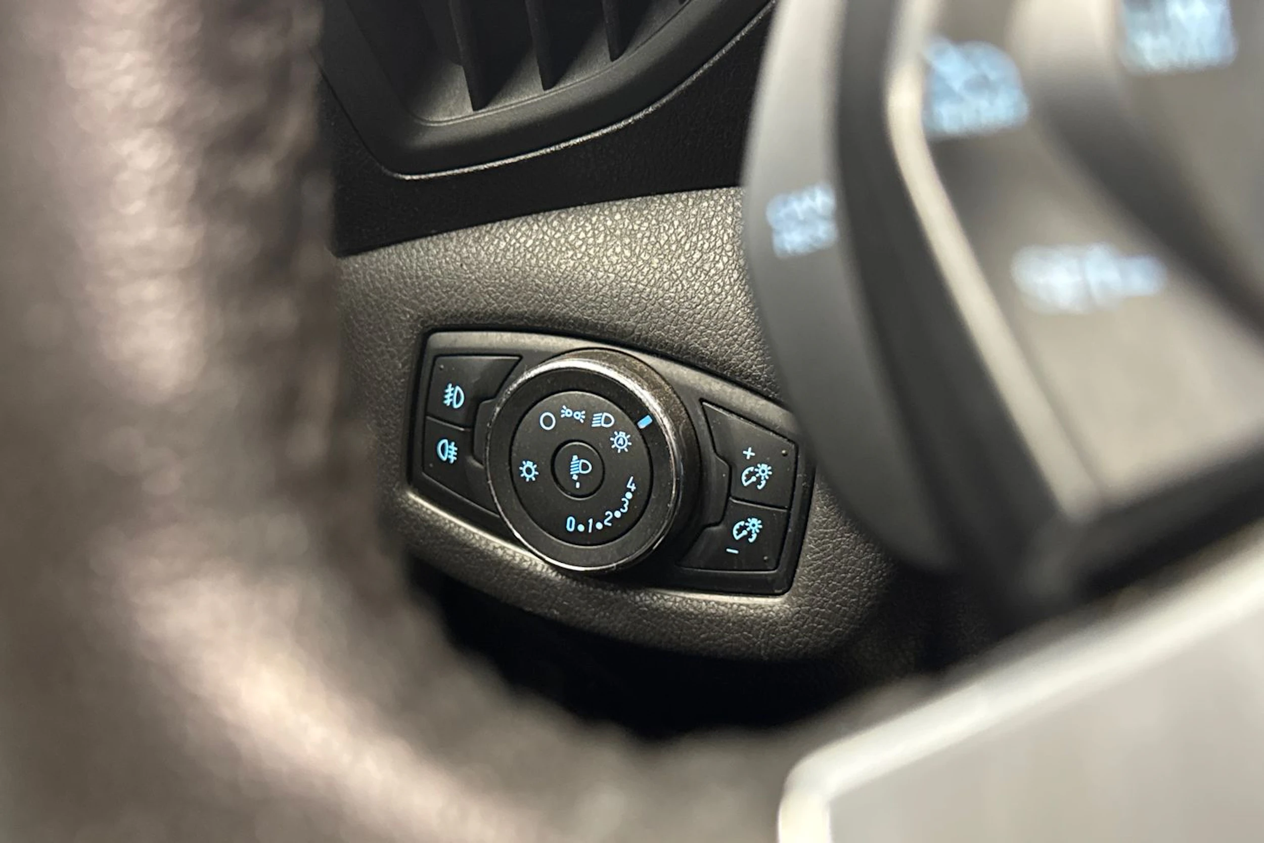 valkoinen Ford Transit Connect 2017 kuva 25.