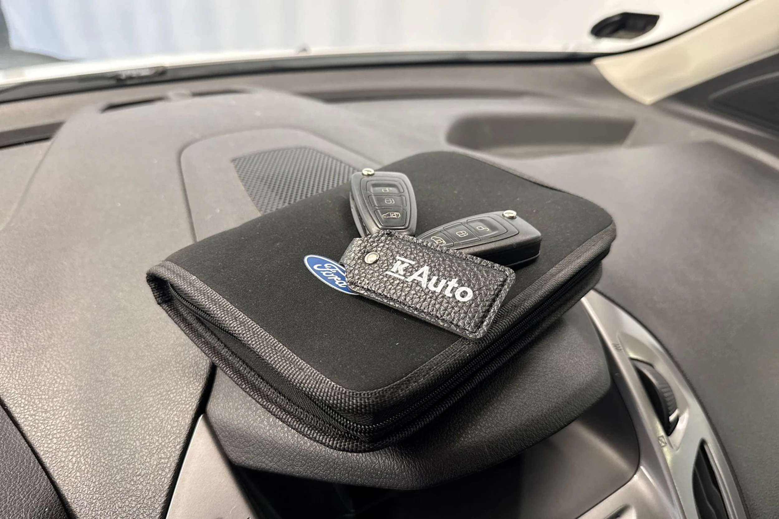 valkoinen Ford Transit Connect 2017 kuva 31.
