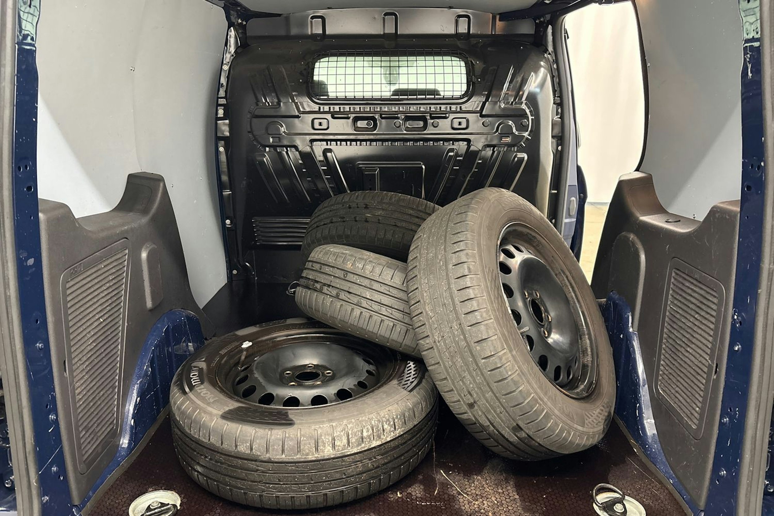 sininen Ford Transit Connect 2017 kuva 23.