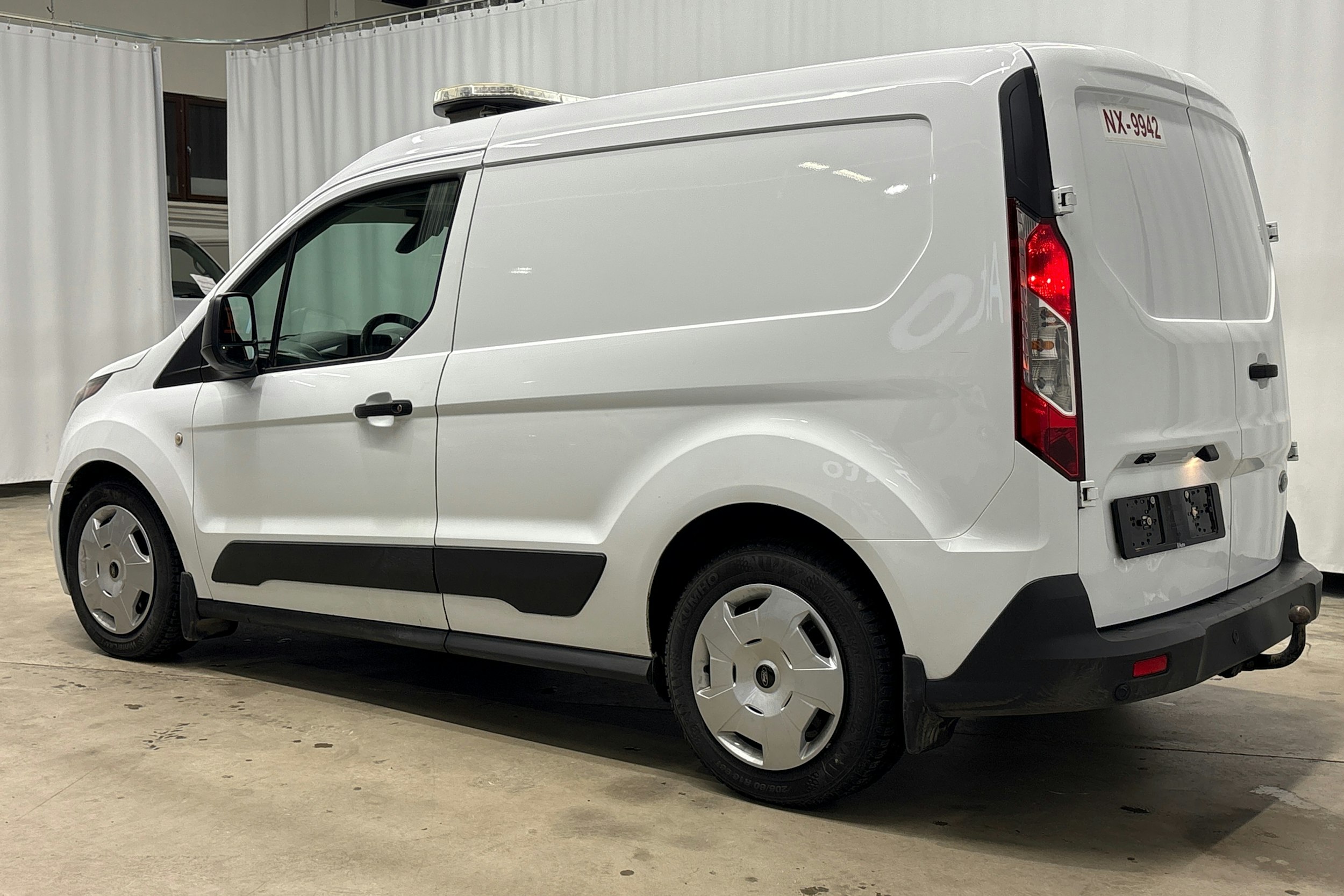 valkoinen Ford Transit Connect 2017 kuva 15.