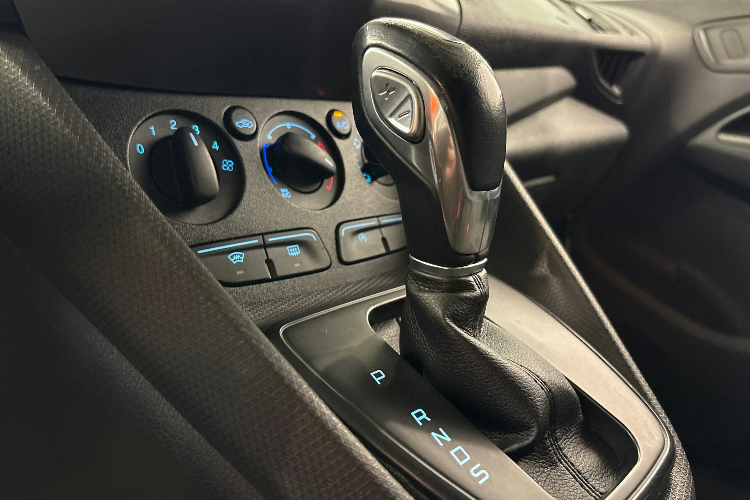 valkoinen Ford Transit Connect 2017 kuva 19.