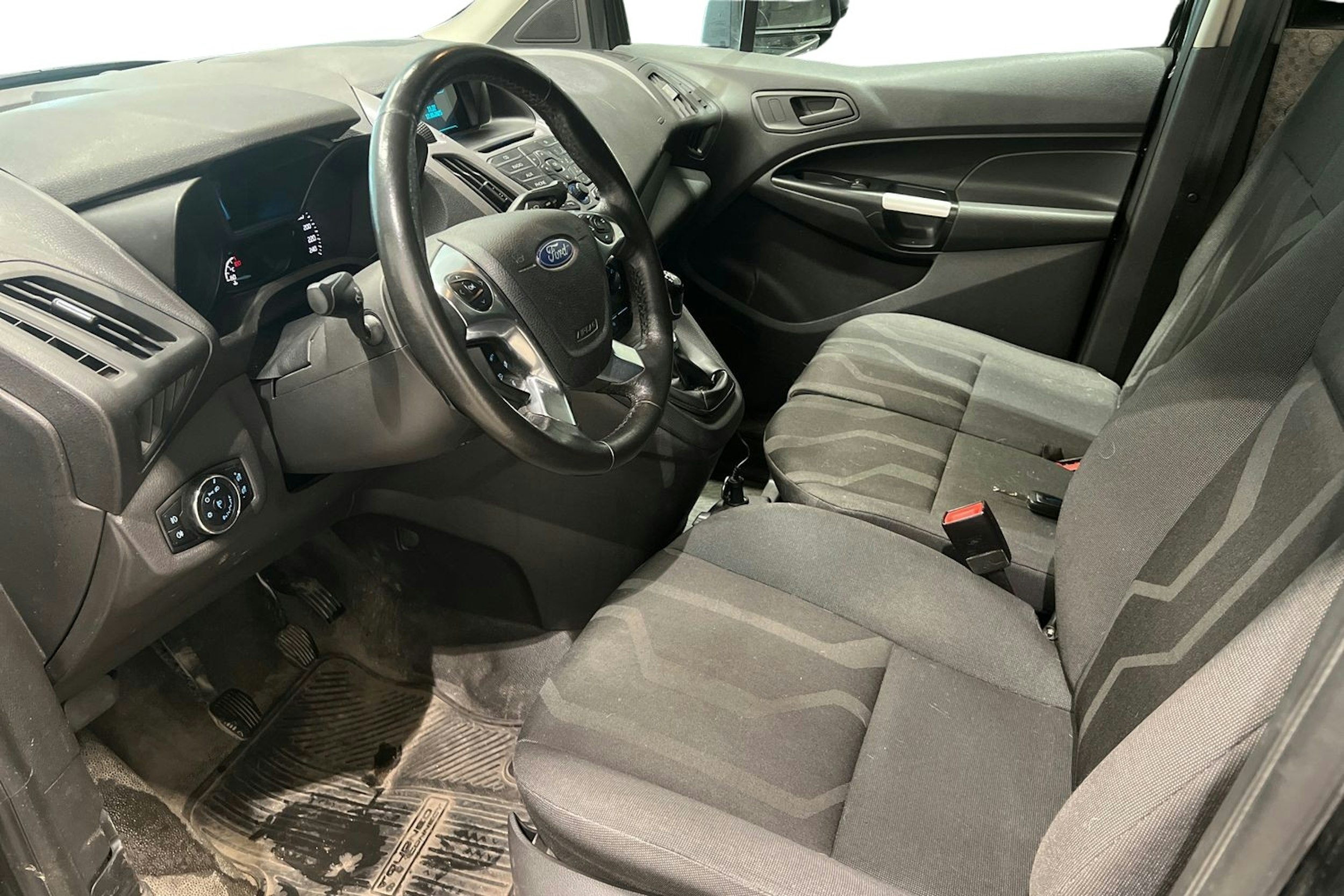 Musta Ford Transit Connect 2017 kuva 3.