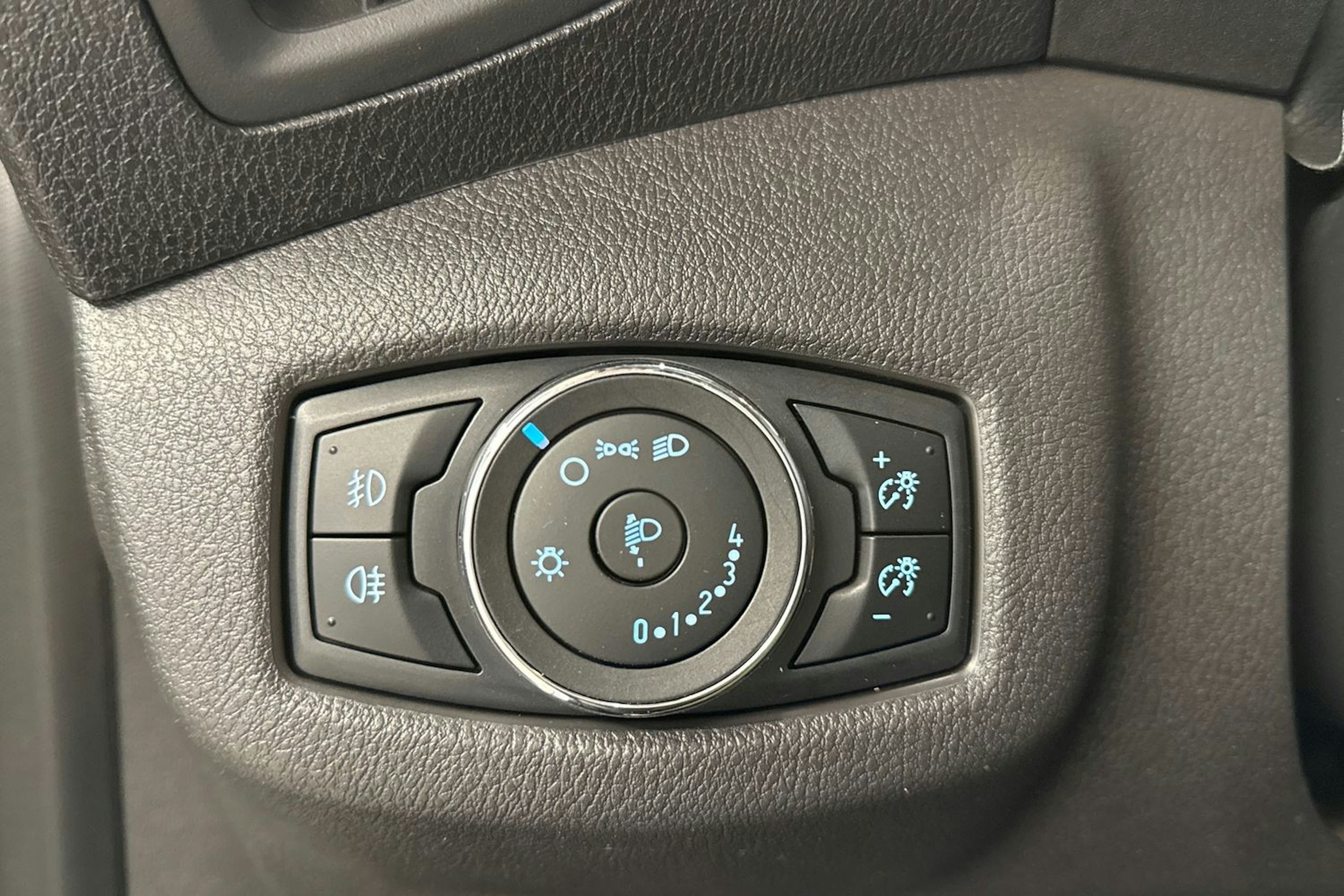 valkoinen Ford Transit Connect 2017 kuva 17.