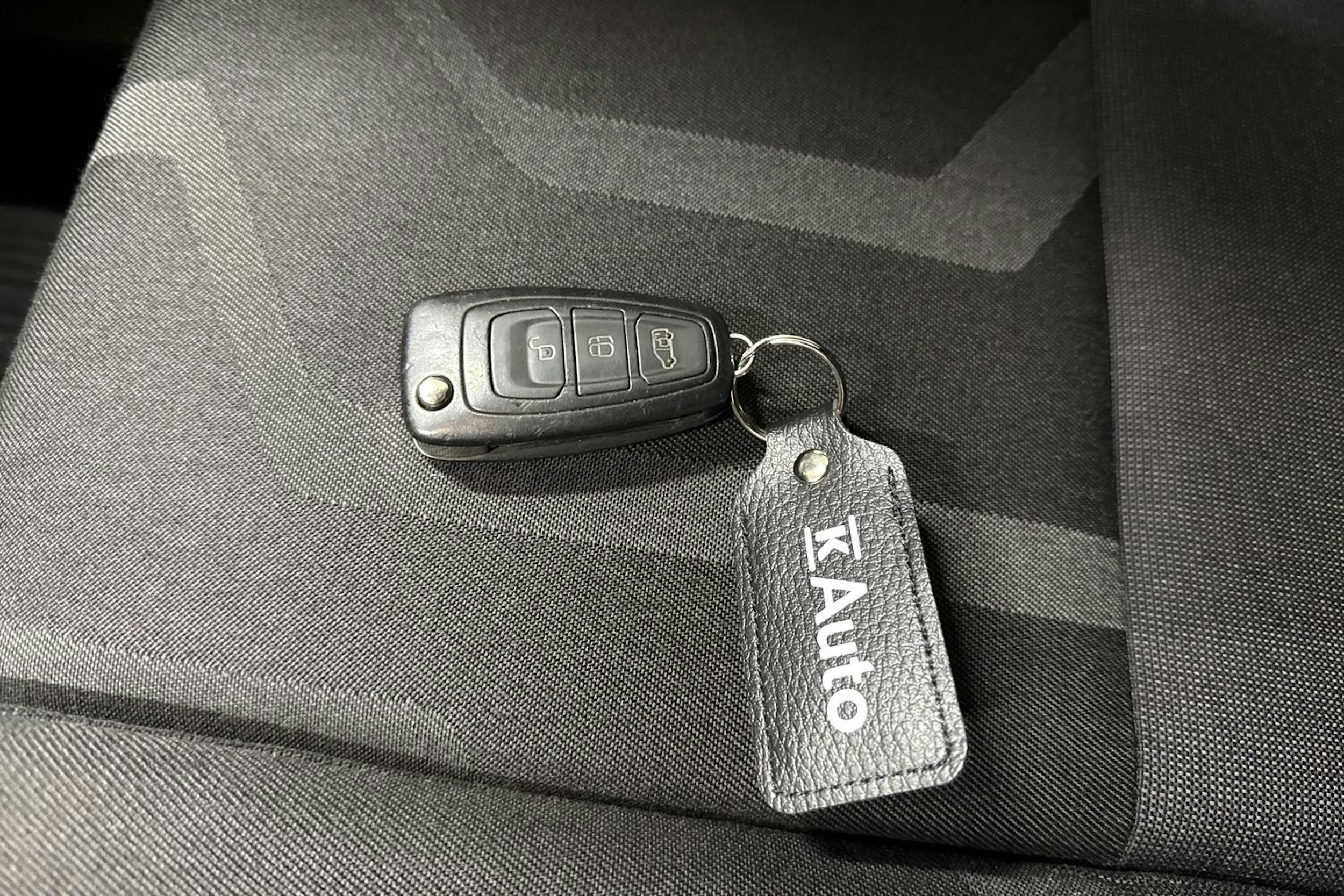 valkoinen Ford Transit Connect 2018 kuva 24.