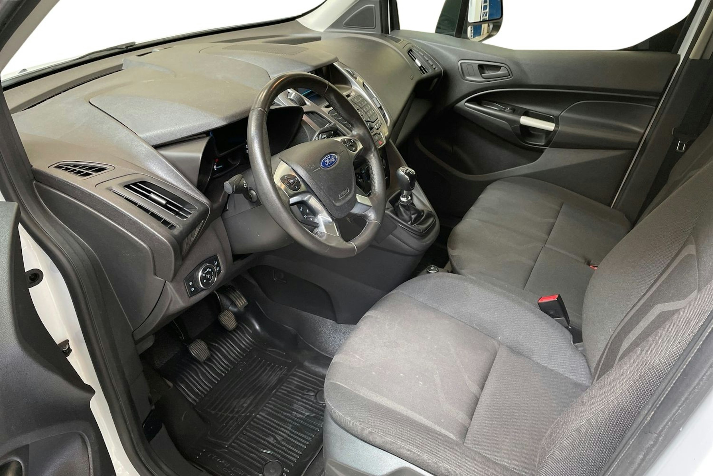 valkoinen Ford Transit Connect 2018 kuva 7.
