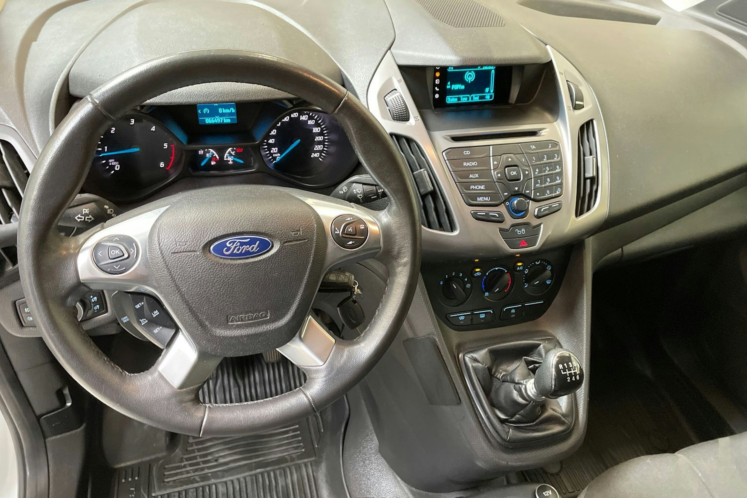 valkoinen Ford Transit Connect 2018 kuva 9.