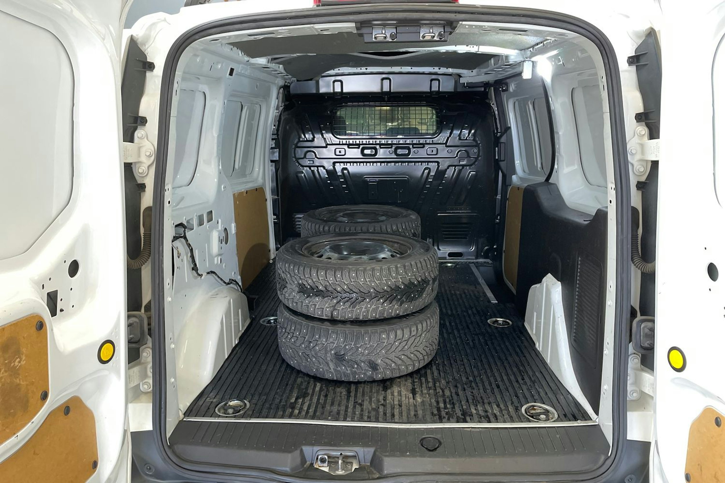 valkoinen Ford Transit Connect 2018 kuva 15.