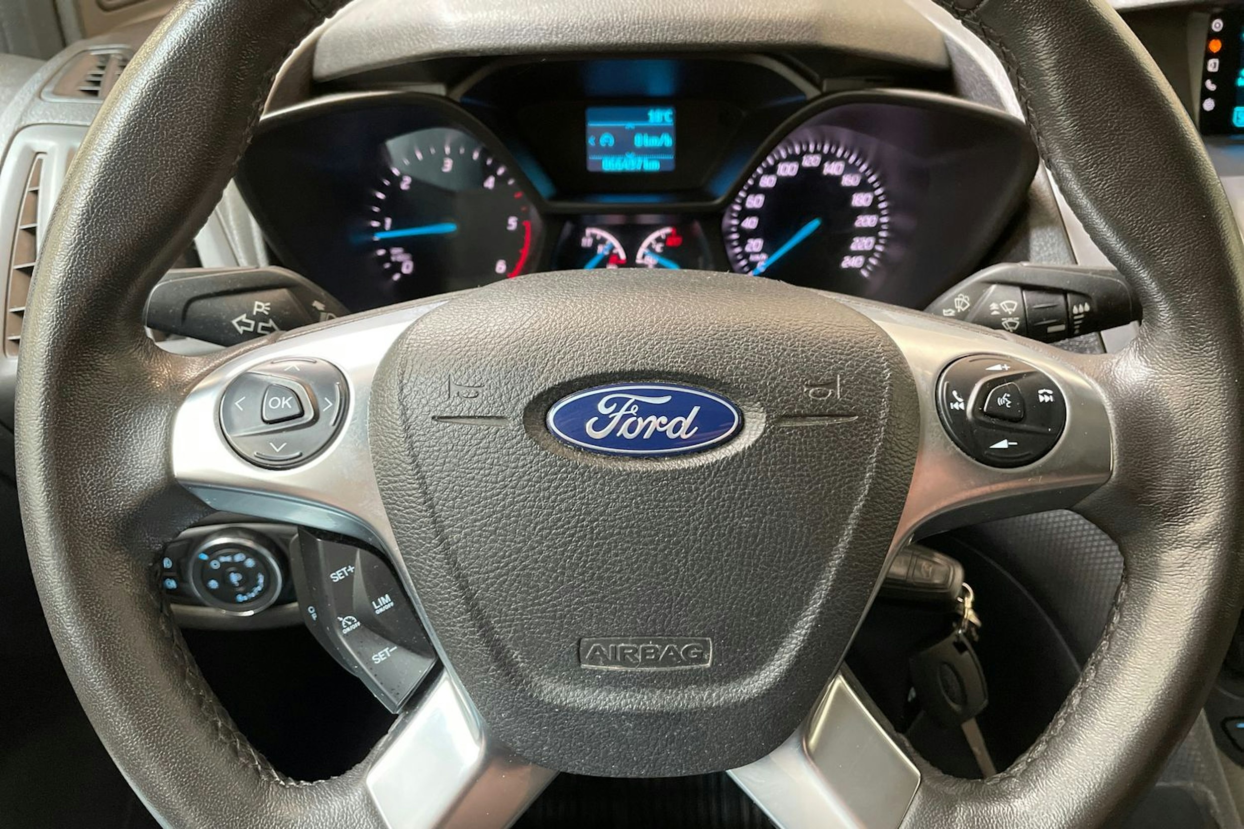 valkoinen Ford Transit Connect 2018 kuva 17.