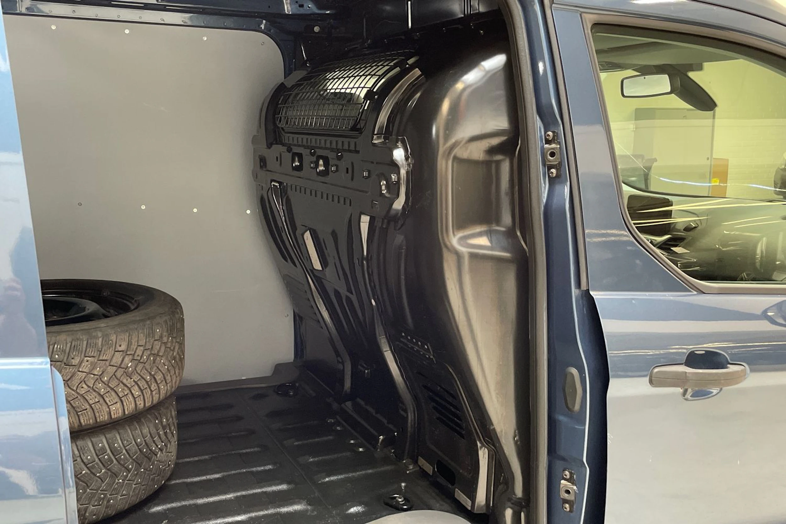 sininen Ford Transit Connect 2018 kuva 14.