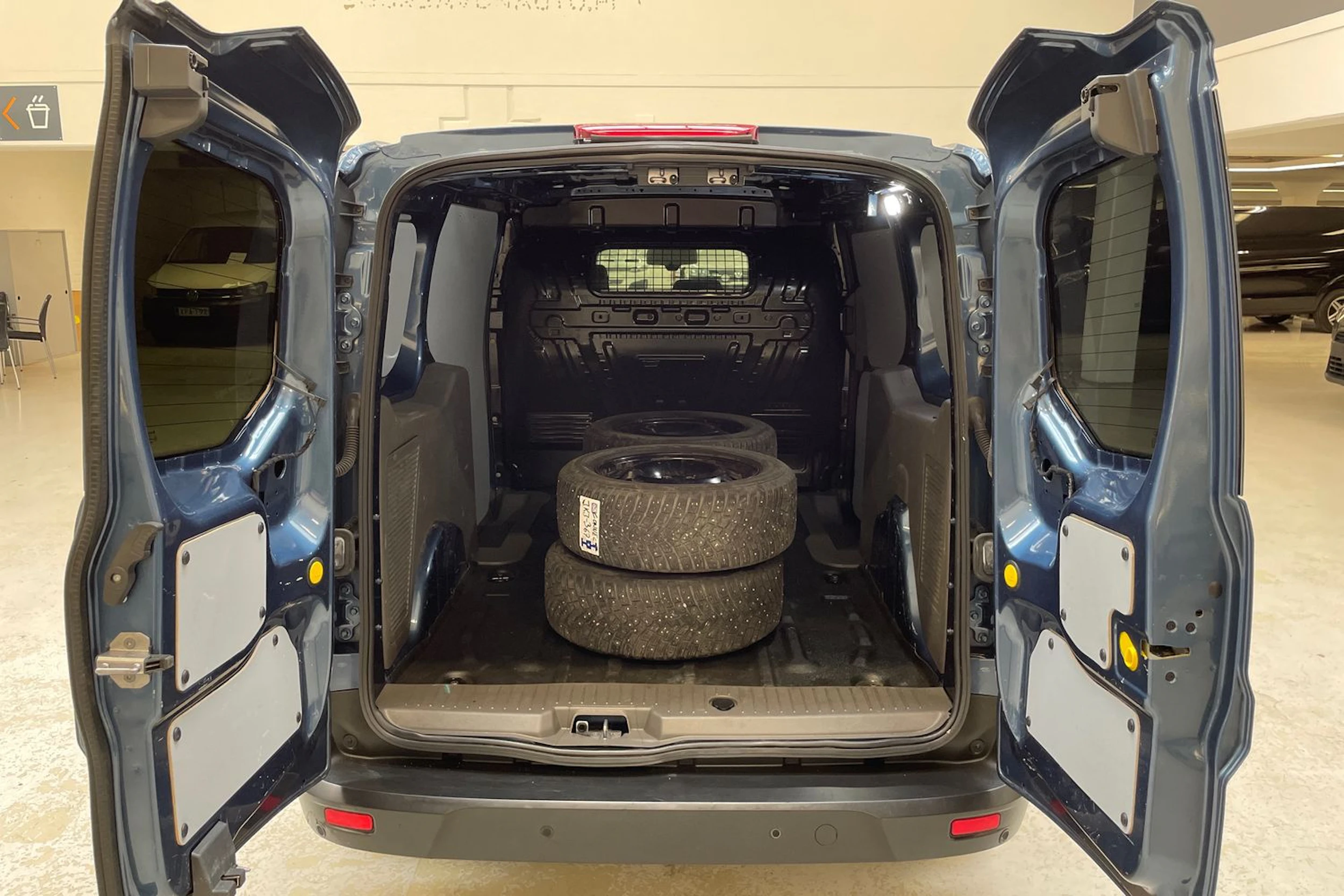 sininen Ford Transit Connect 2018 kuva 15.