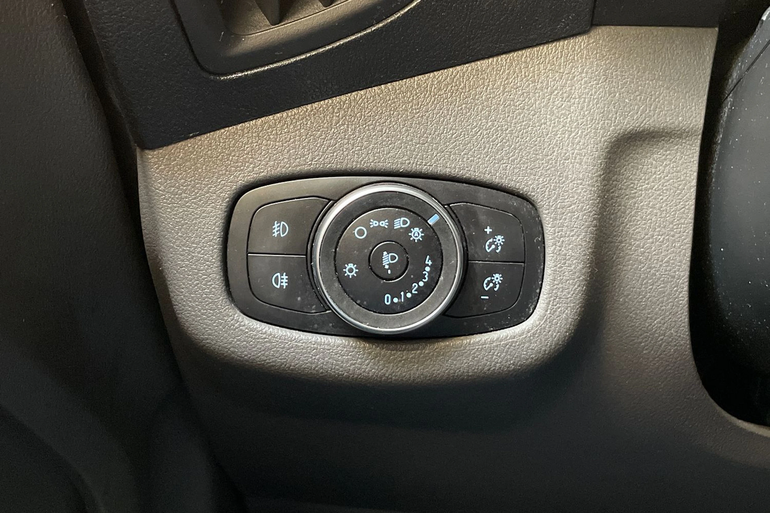 sininen Ford Transit Connect 2018 kuva 31.