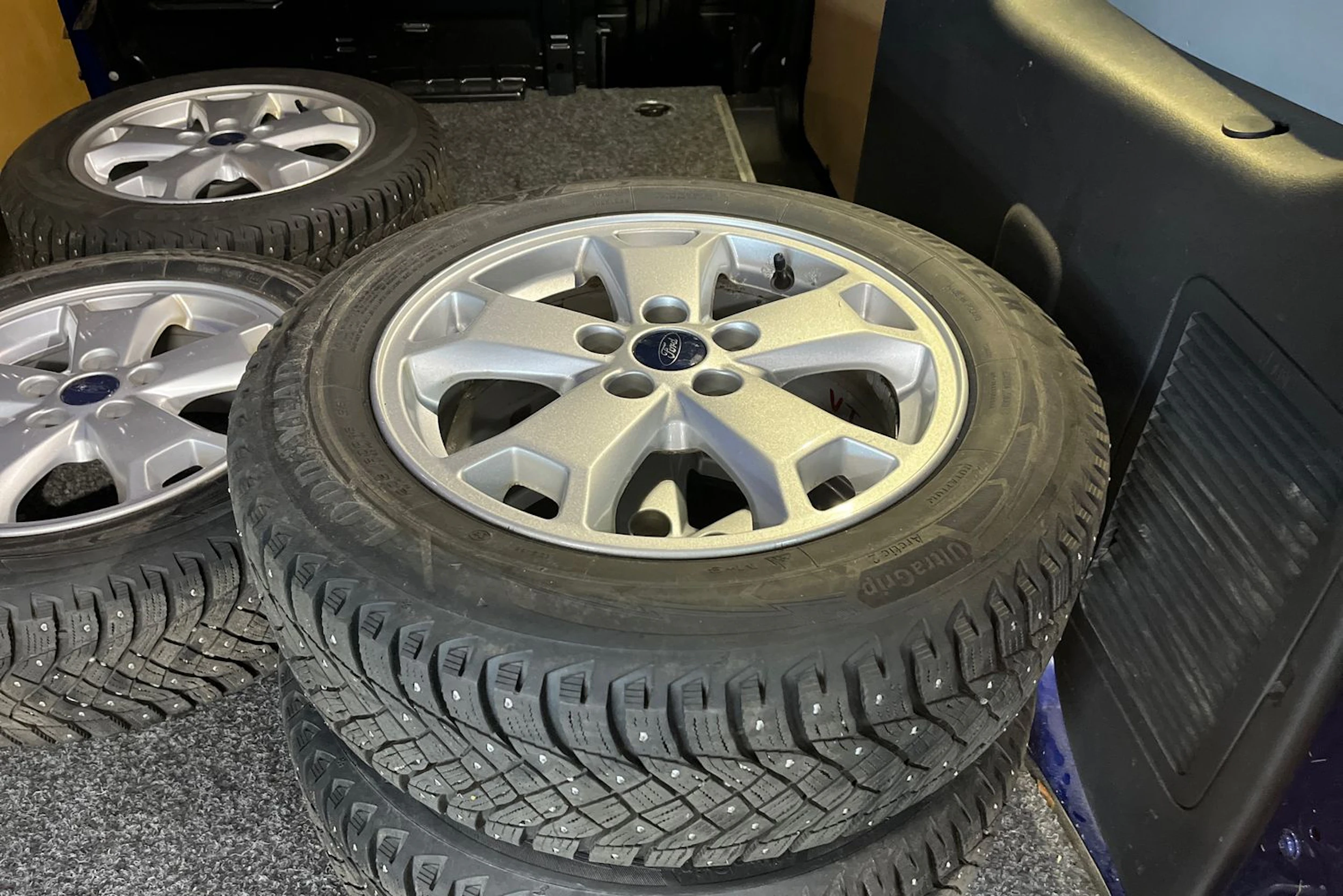 Sininen Ford Transit Connect 2018 kuva 10.