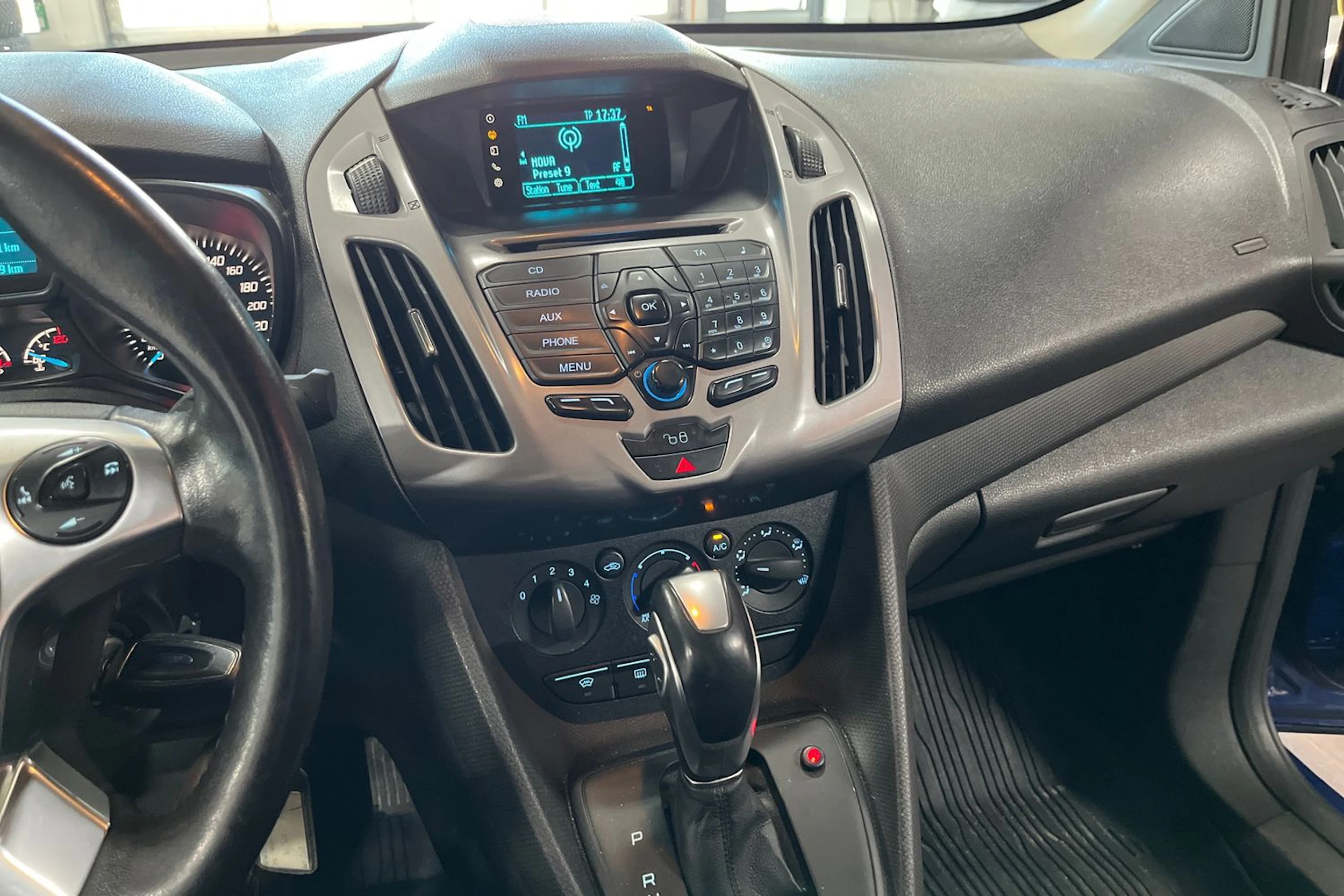 Sininen Ford Transit Connect 2018 kuva 18.