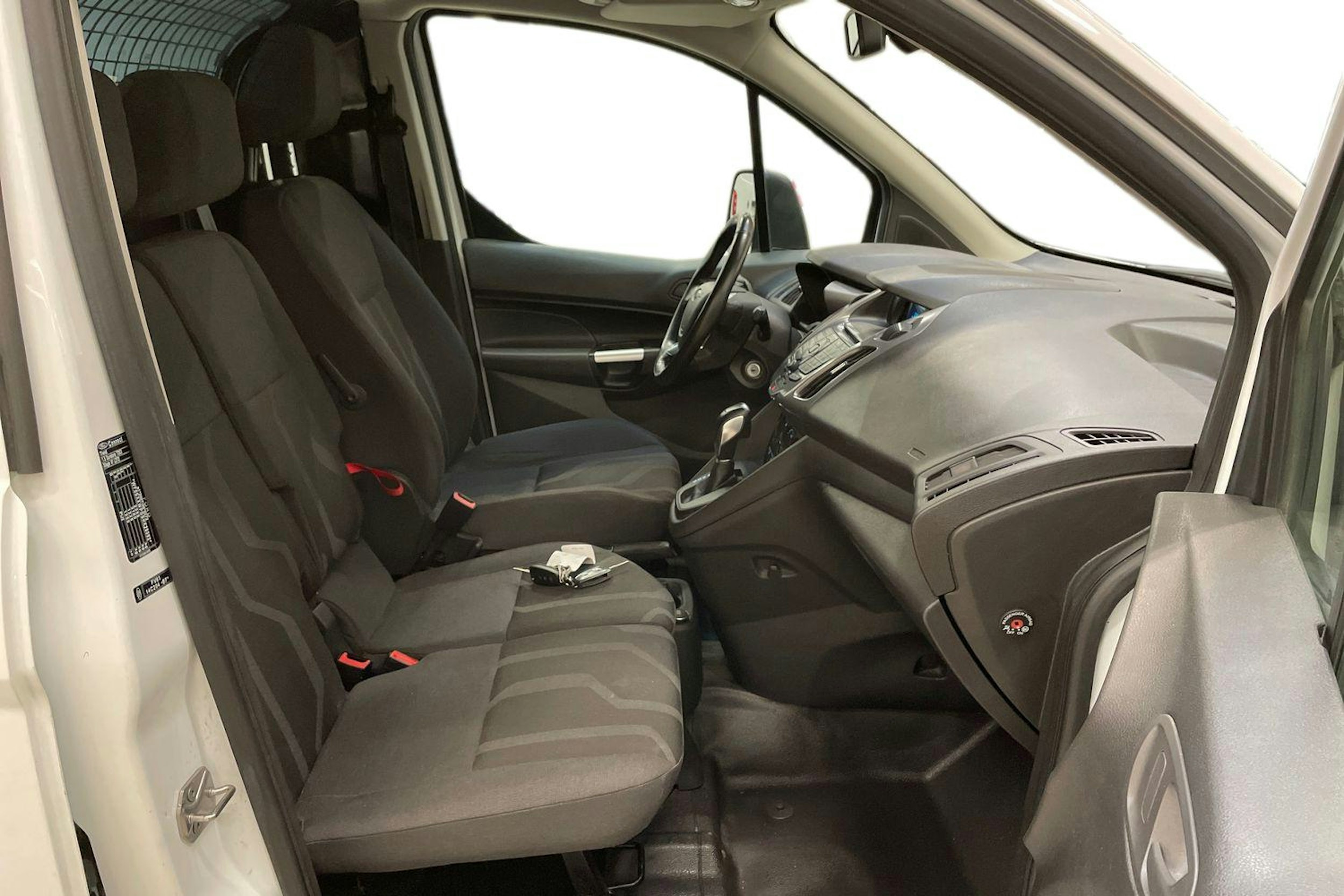 valkoinen Ford Transit Connect 2018 kuva 10.