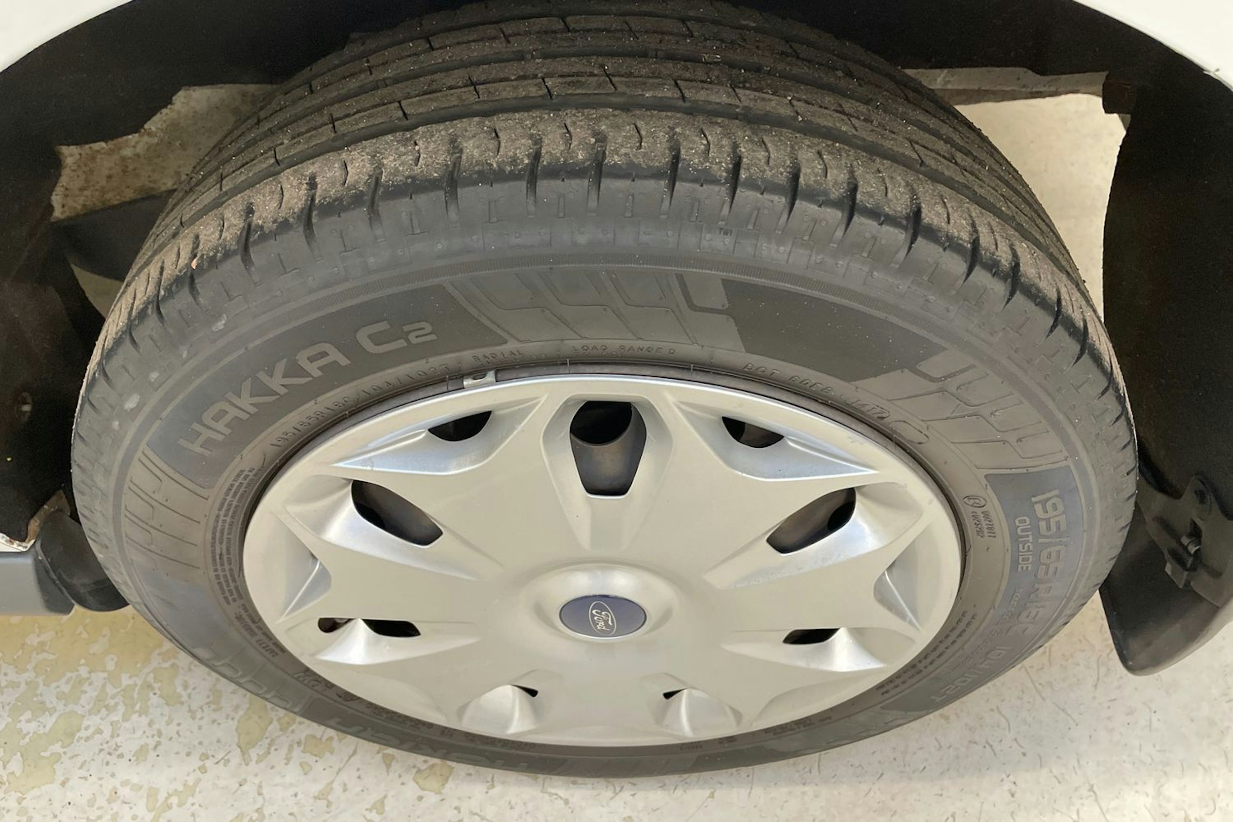 valkoinen Ford Transit Connect 2018 kuva 11.