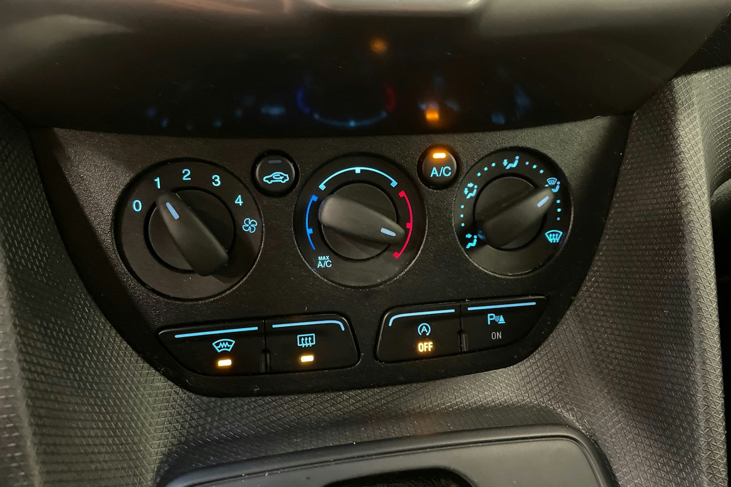 valkoinen Ford Transit Connect 2018 kuva 19.