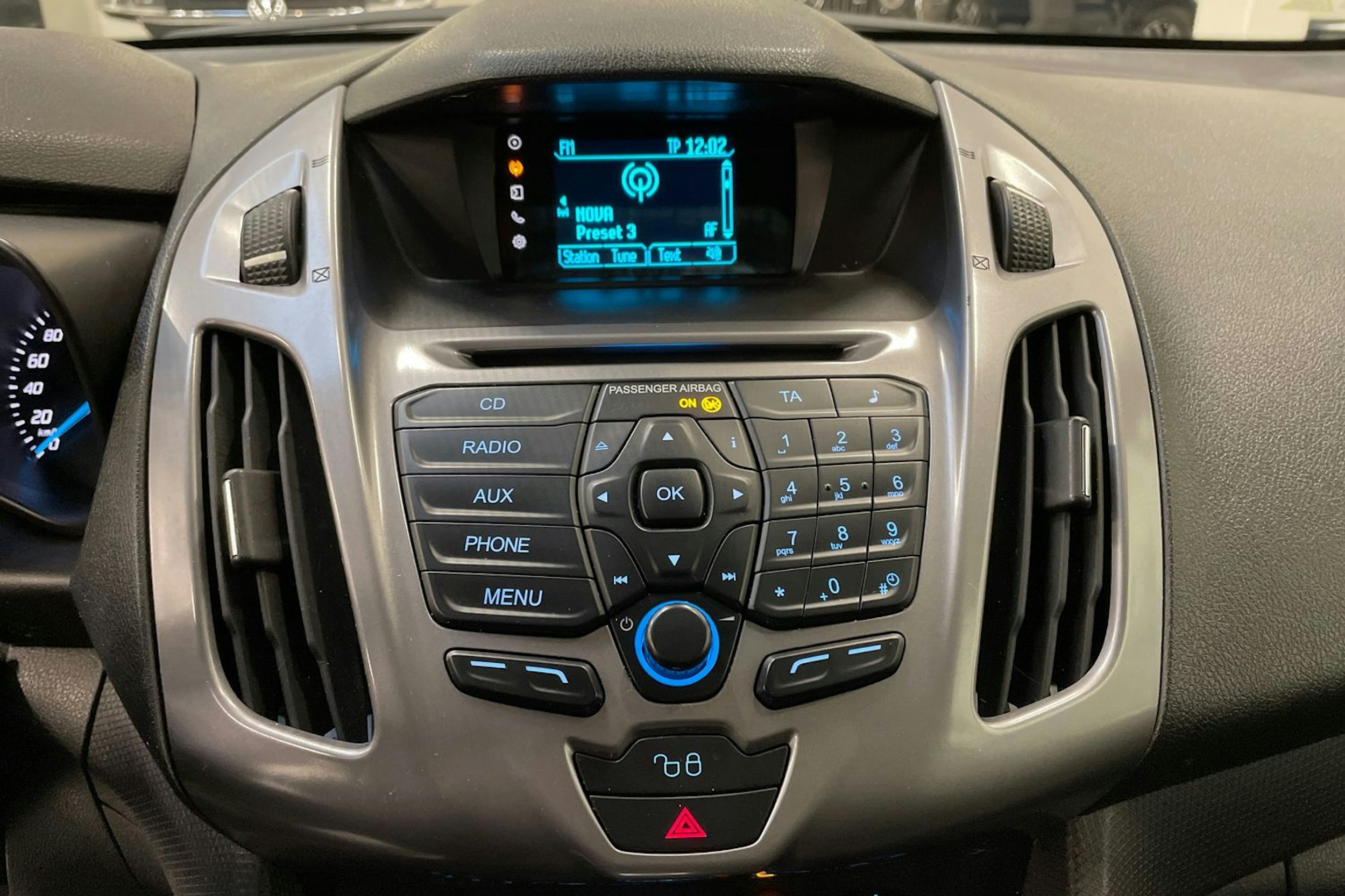 valkoinen Ford Transit Connect 2018 kuva 21.