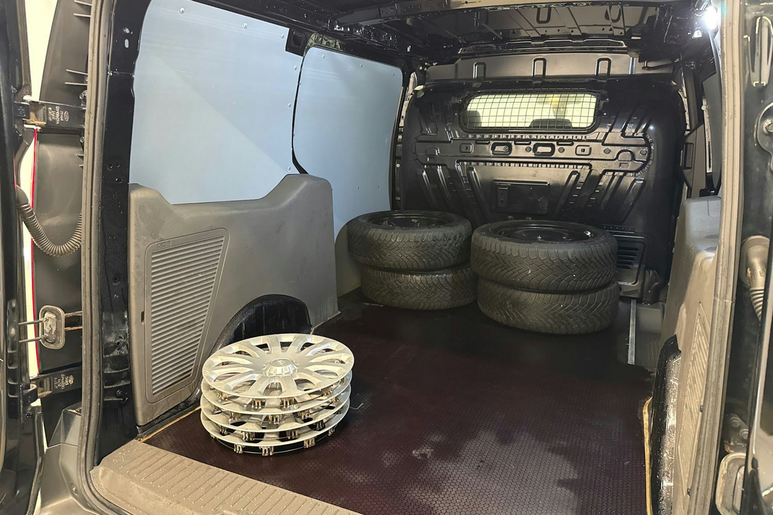 musta Ford Transit Connect 2019 kuva 24.