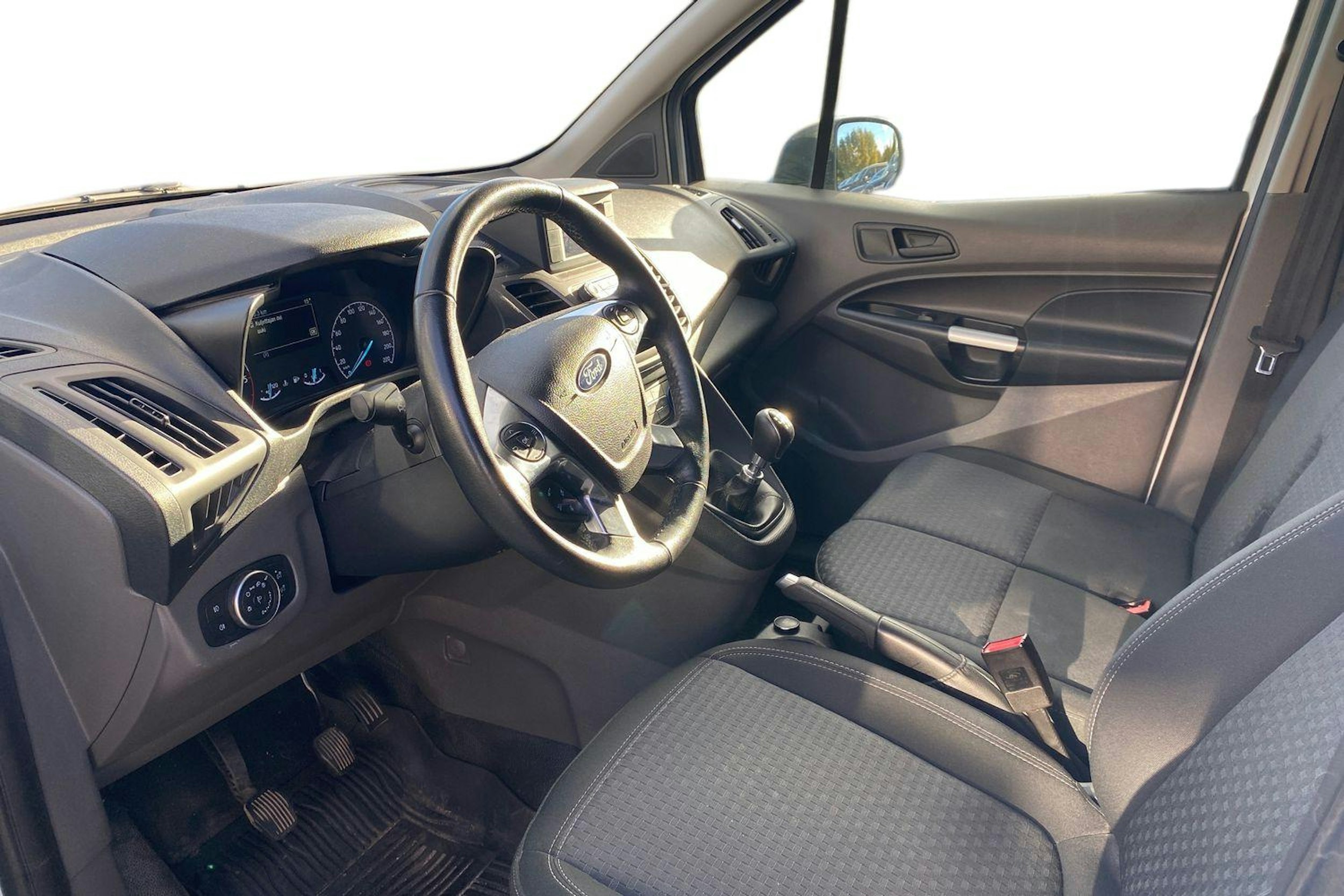 valkoinen Ford Transit Connect 2019 kuva 3.