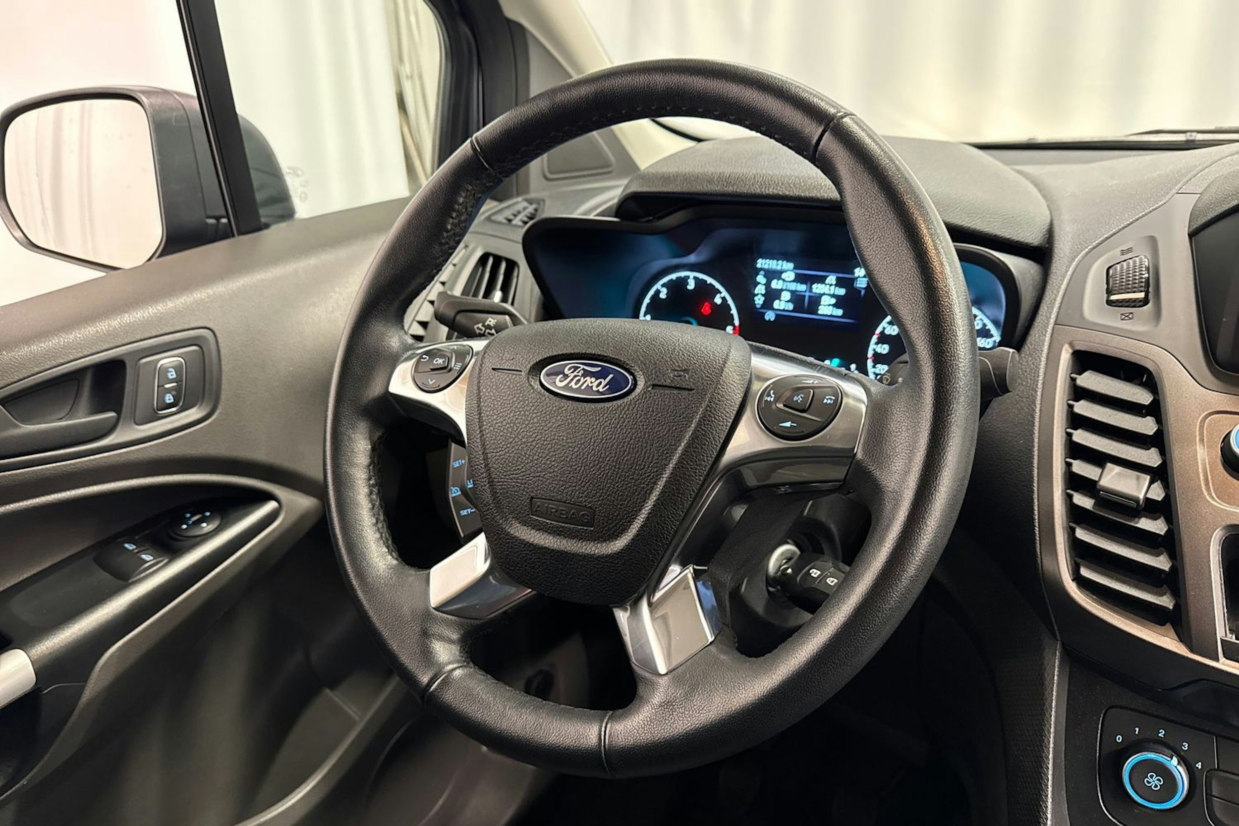 sininen Ford Transit Connect 2020 kuva 10.